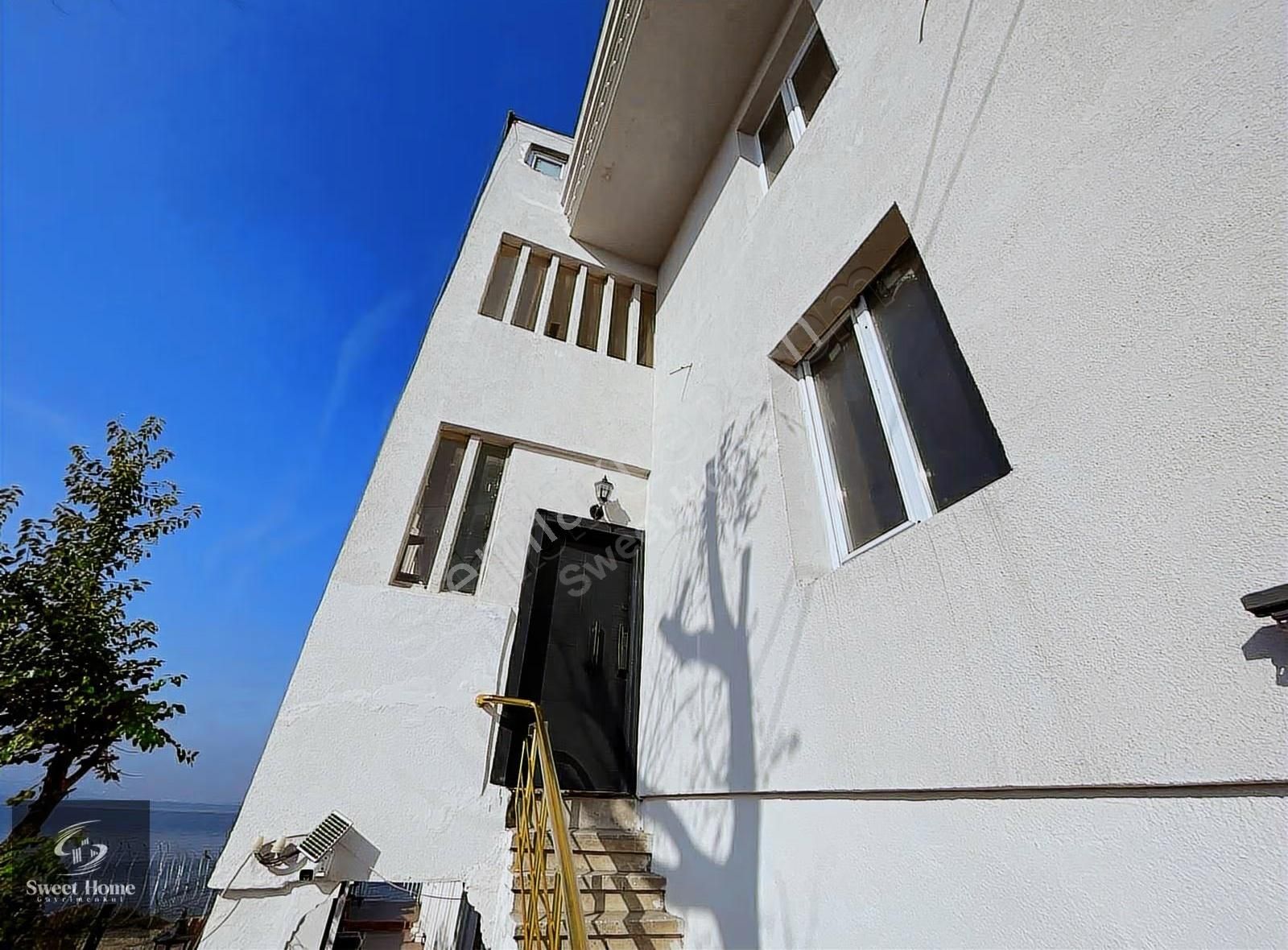 Küçükçekmece Gölü Kıyısında Muhteşem Manzaralı Kiralık Müstakil - Görsel 27