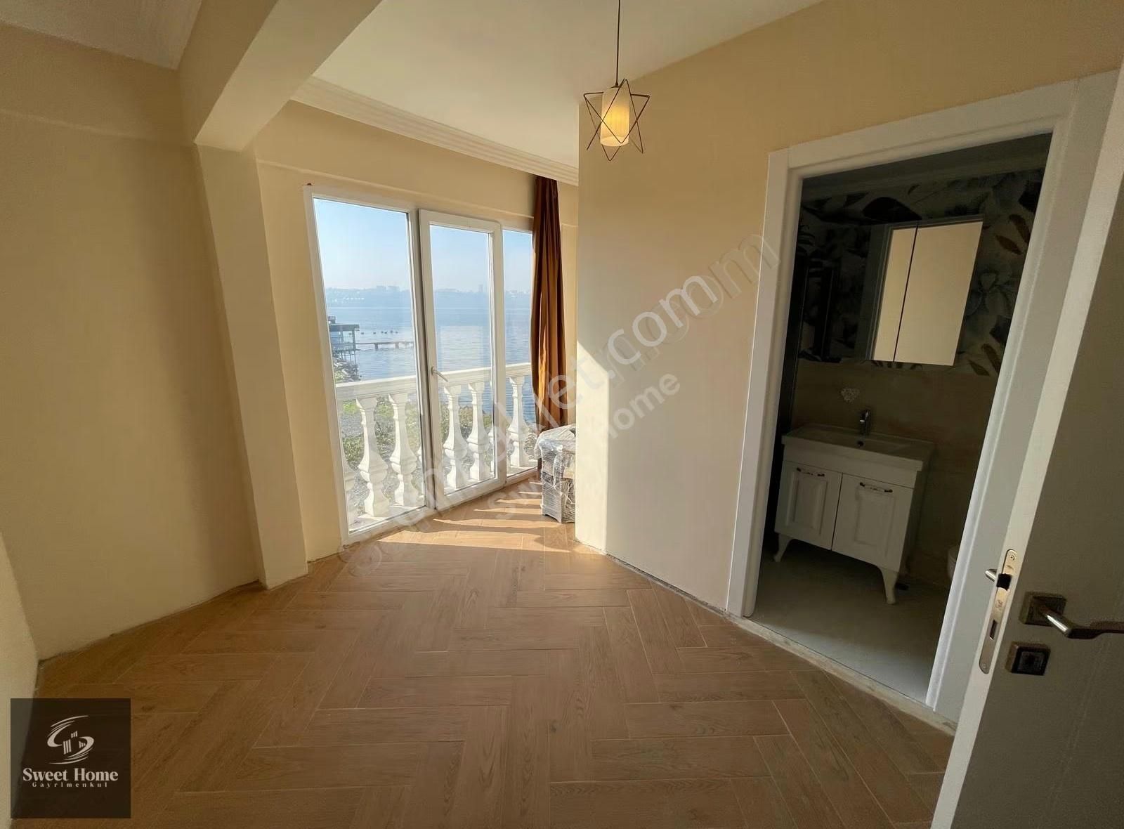 Küçükçekmece Gölü Kıyısında Muhteşem Manzaralı Kiralık Müstakil - Görsel 21