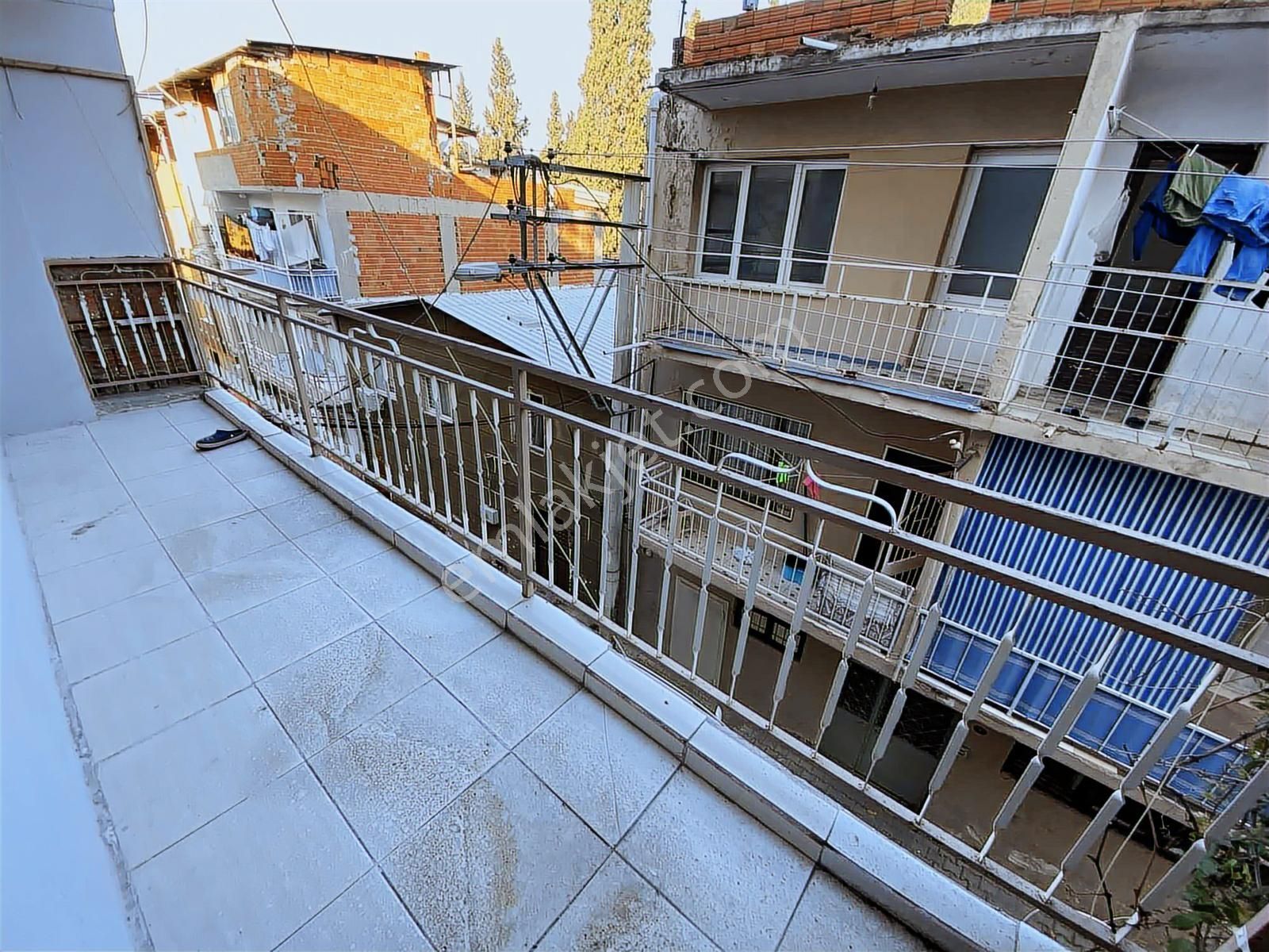Bornova Altındağ Serintepe Mah Kiralık 2+1 Geniş Ara Kat Daire - Görsel 13