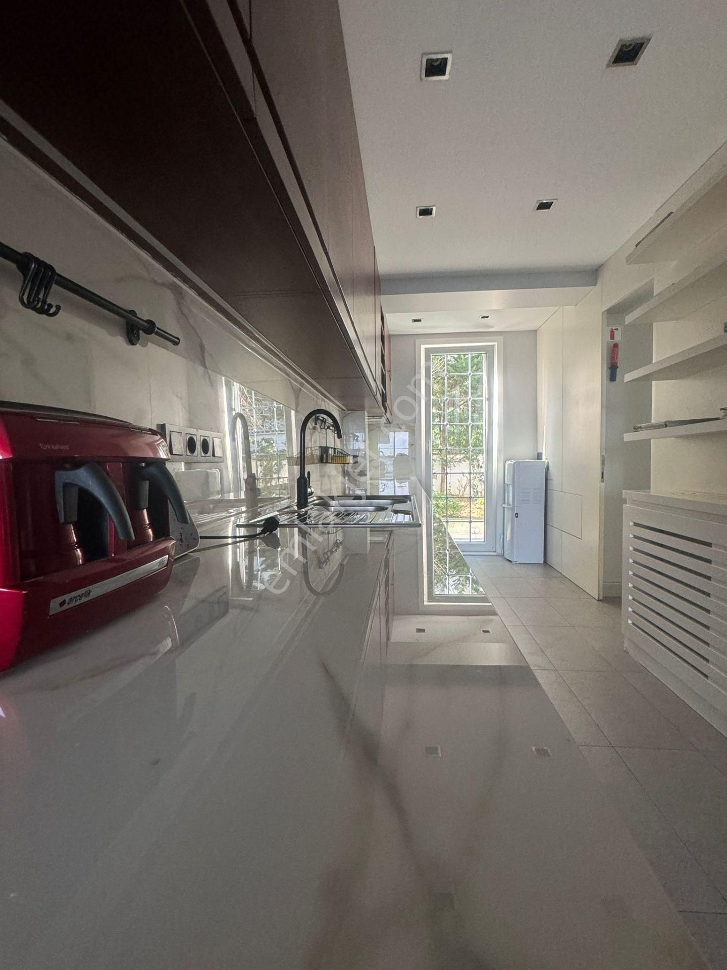 Emirganda Boğaz Manzaralı | Bahçeli | 2+1 Eşyalı Kiralık Daire - Görsel 10