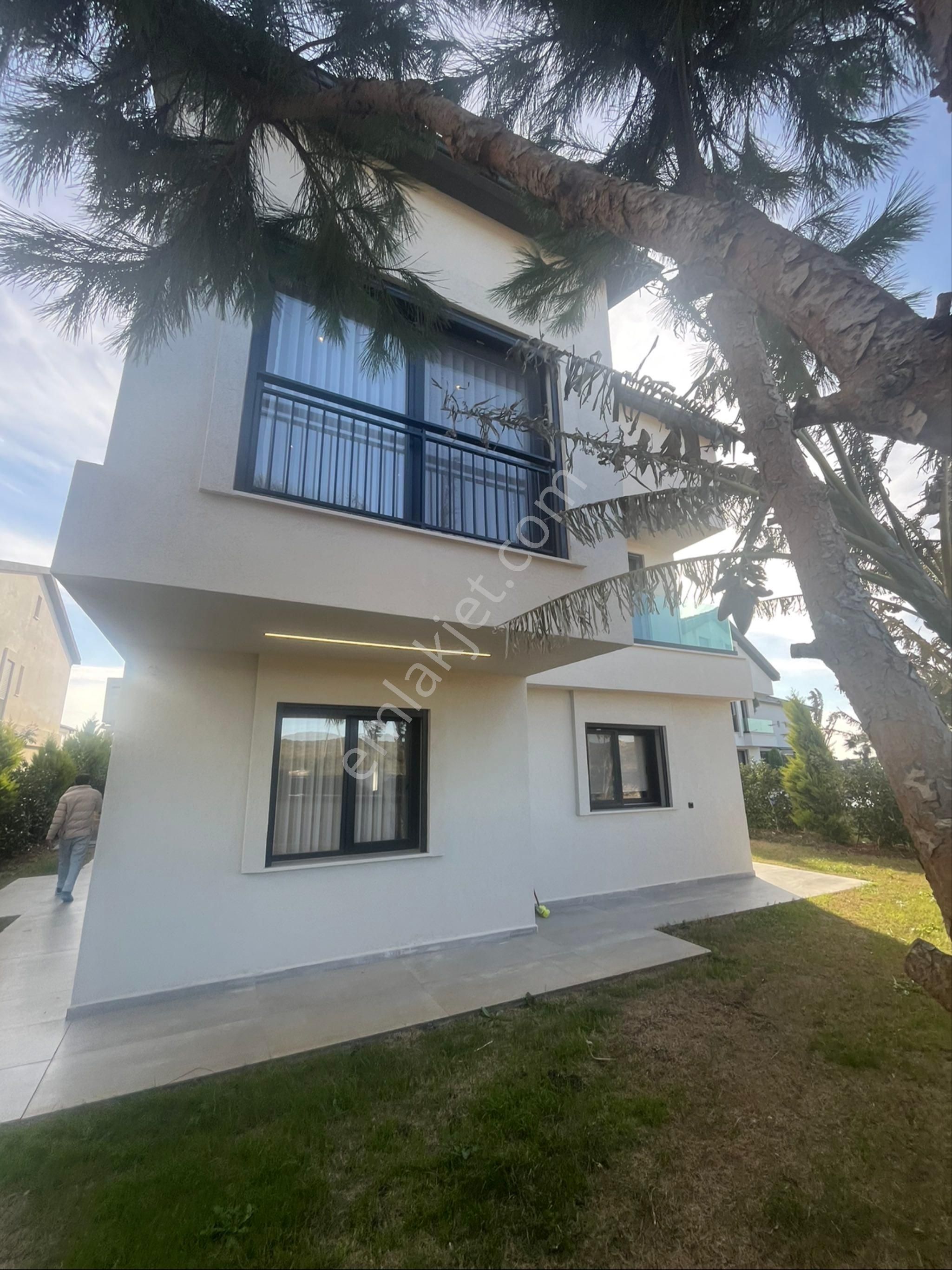 Didim Efeler De Satılık 5+1 Müstakil Villa