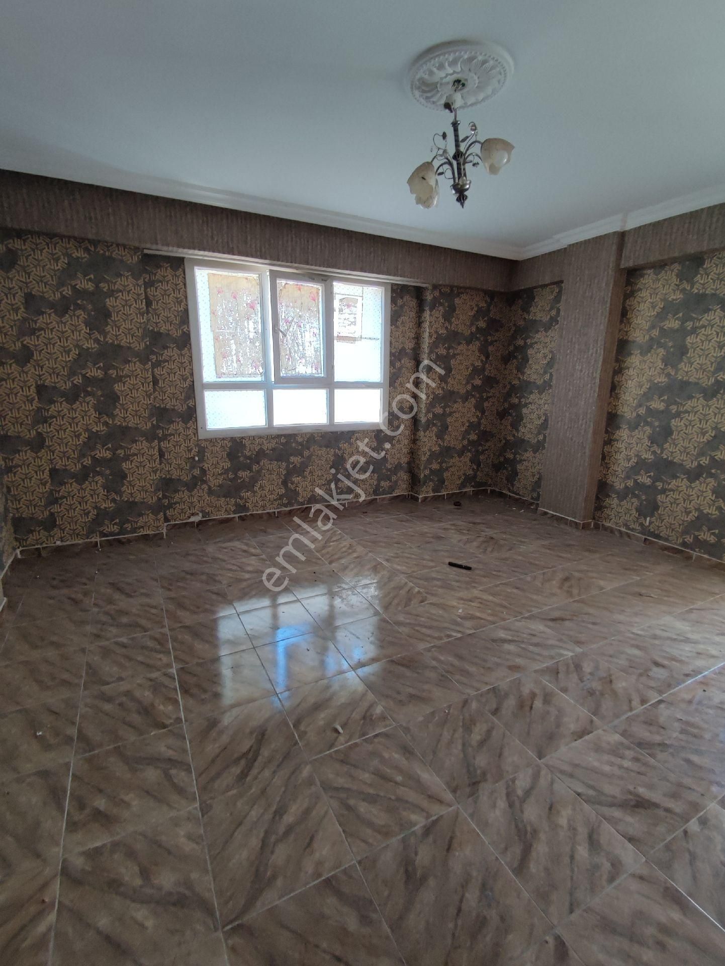 Topcumeydani'nda Kiralık Bakımlı 3+1 Daire