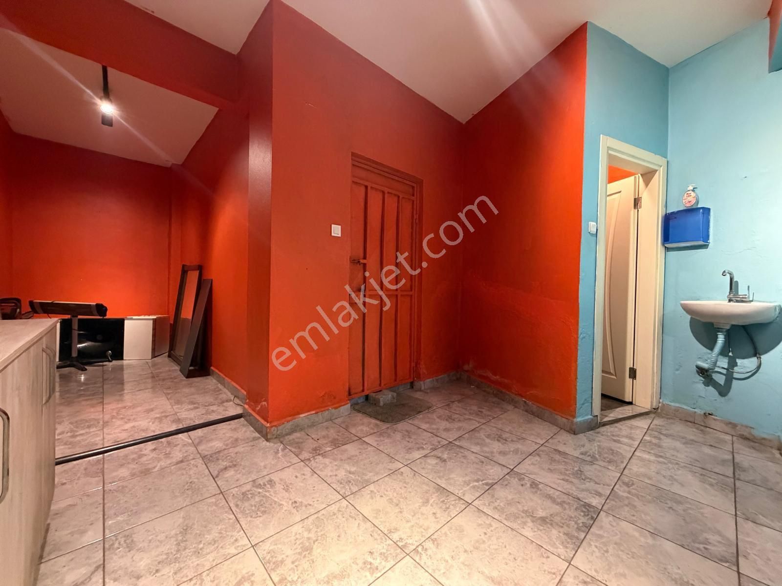 Hükümet Caddesine 20 Metre-işlek Lokasyonda-yatırımlık Dükkan - Görsel 11