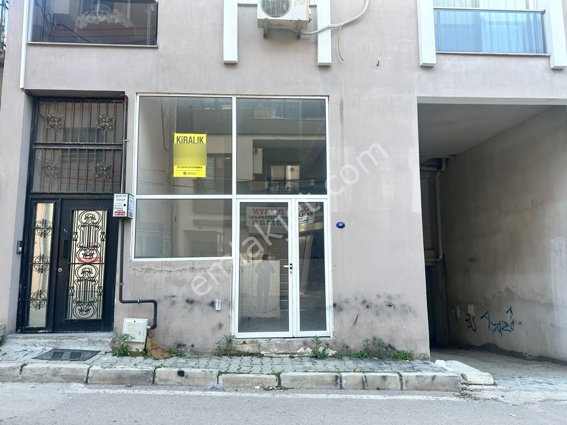 Çalışkan__dan Karabağlar Aydın Mahallesi De Kiralık Dükkan