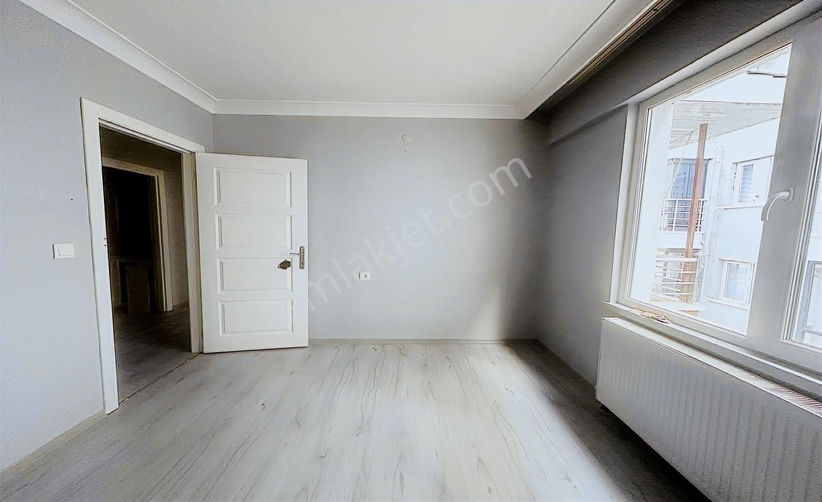 Yüzme Havuzu Karşısında Otobüs Durağı Yanın'da Cadde Üstü Dublex - Görsel 26