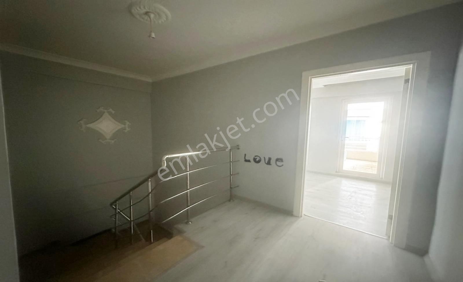 Yüzme Havuzu Karşısında Otobüs Durağı Yanın'da Cadde Üstü Dublex - Görsel 28