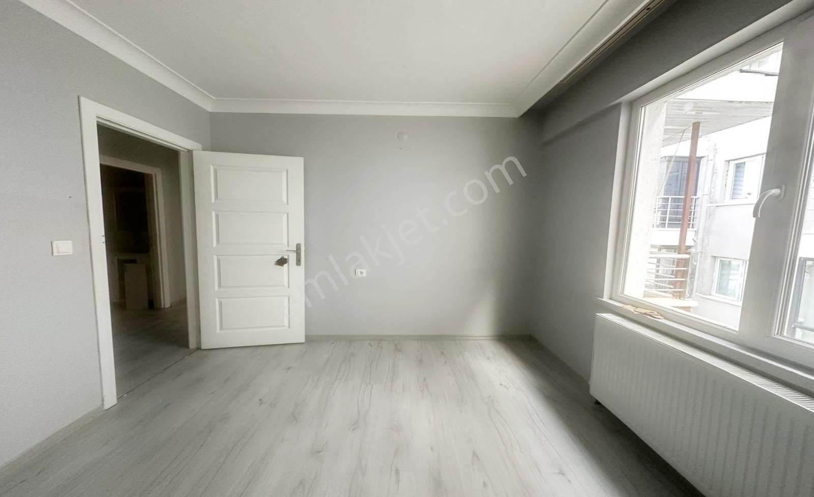 Yüzme Havuzu Karşısında Otobüs Durağı Yanın'da Cadde Üstü Dublex - Görsel 27