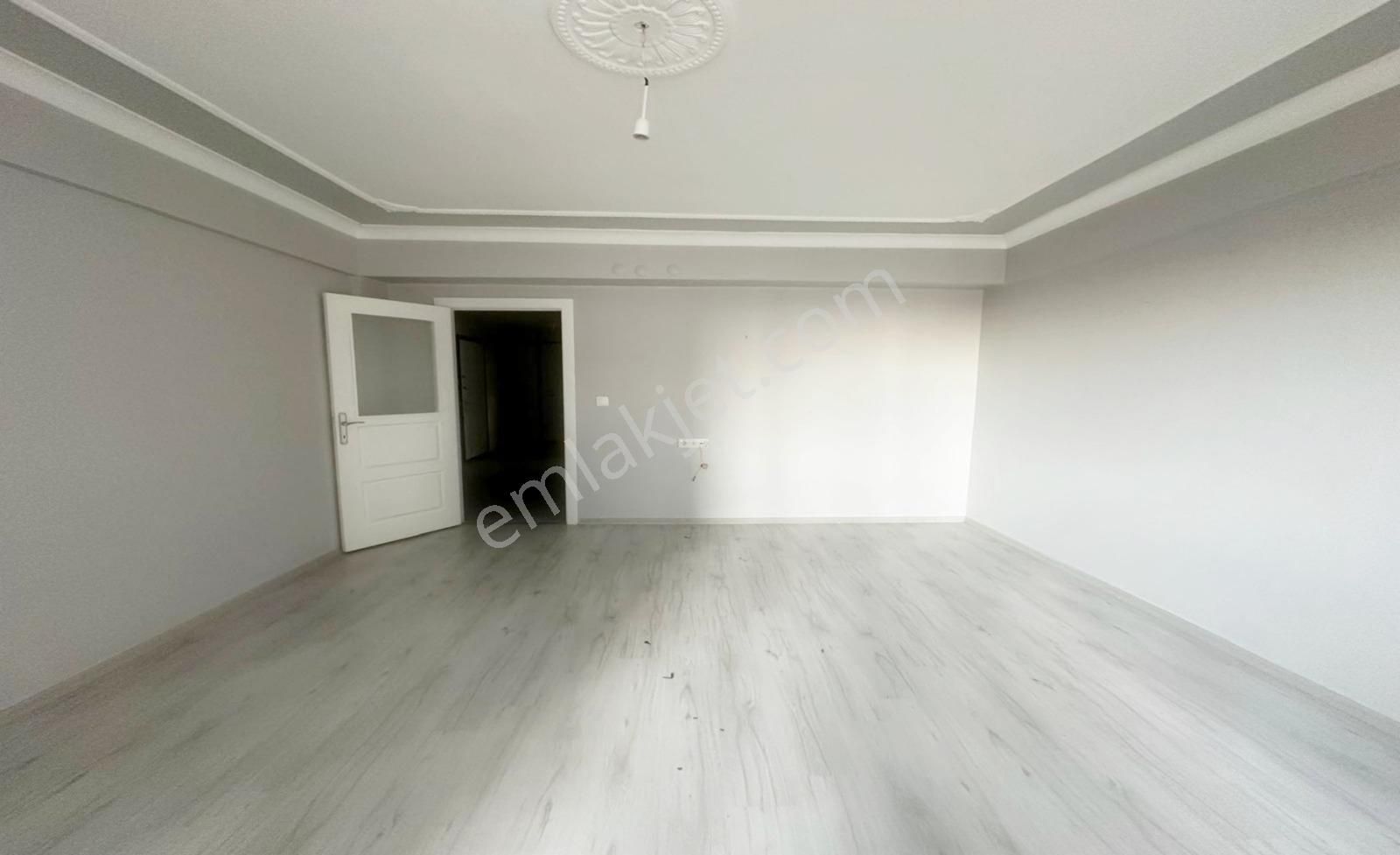 Yüzme Havuzu Karşısında Otobüs Durağı Yanın'da Cadde Üstü Dublex - Görsel 29