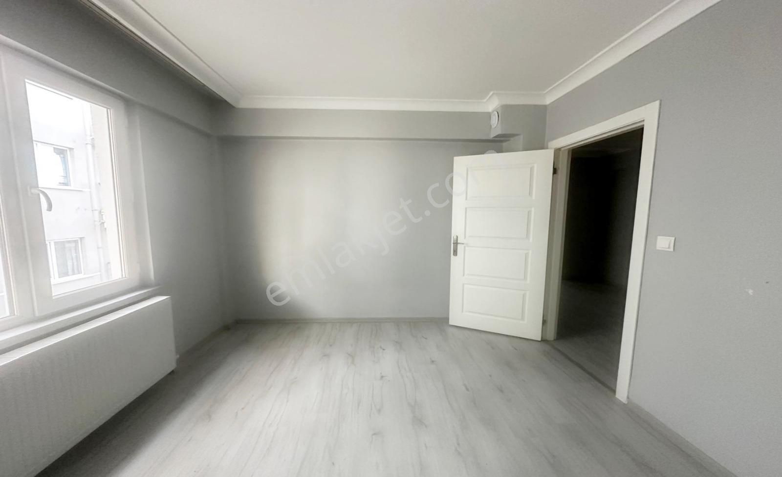 Yüzme Havuzu Karşısında Otobüs Durağı Yanın'da Cadde Üstü Dublex - Görsel 35