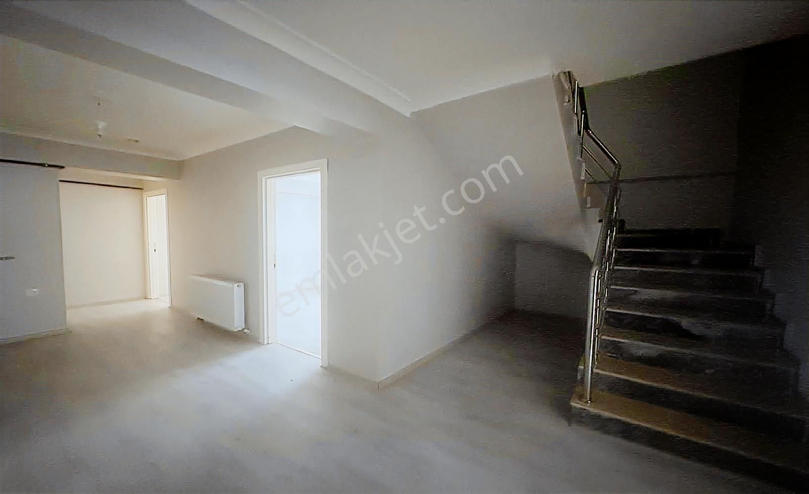 Yüzme Havuzu Karşısında Otobüs Durağı Yanın'da Cadde Üstü Dublex - Görsel 32