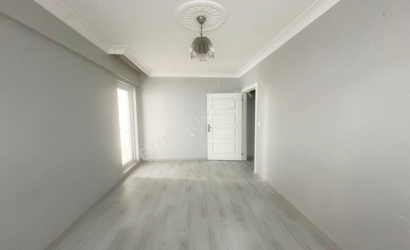 Yüzme Havuzu Karşısında Otobüs Durağı Yanın'da Cadde Üstü Dublex - Görsel 12