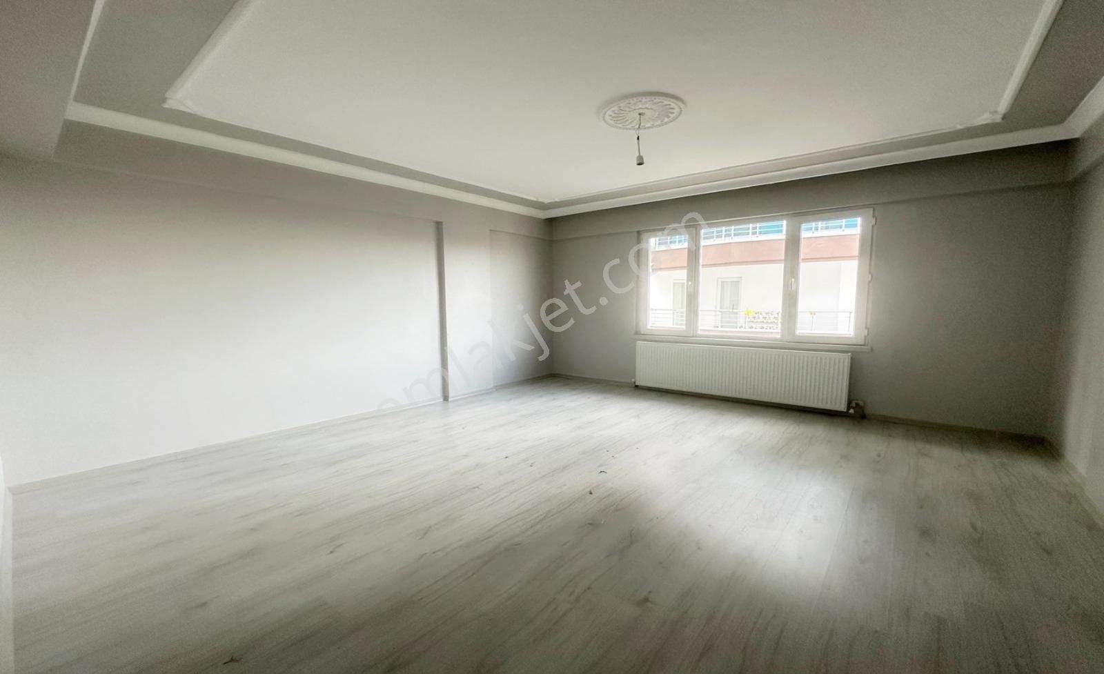 Yüzme Havuzu Karşısında Otobüs Durağı Yanın'da Cadde Üstü Dublex - Görsel 24