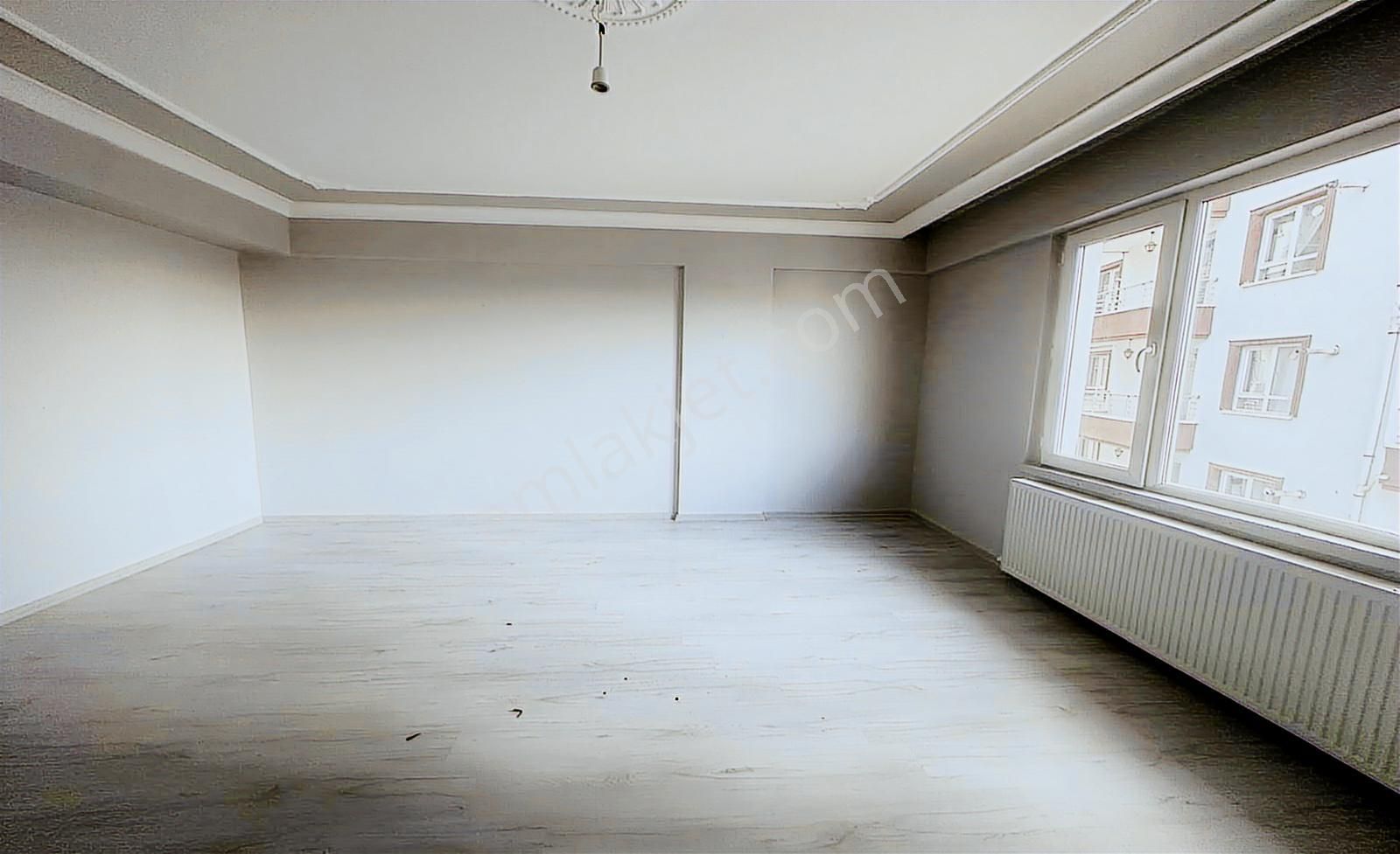 Yüzme Havuzu Karşısında Otobüs Durağı Yanın'da Cadde Üstü Dublex - Görsel 23