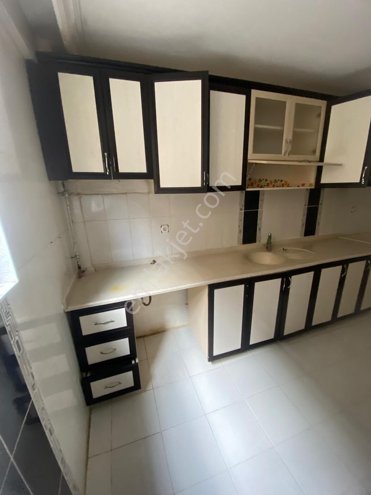 Alsancak Mahallesinde Ebeveyn Banyolu 3+1 Geniş Kullanışlı Bahçe Katı Satılık Daire - Görsel 7