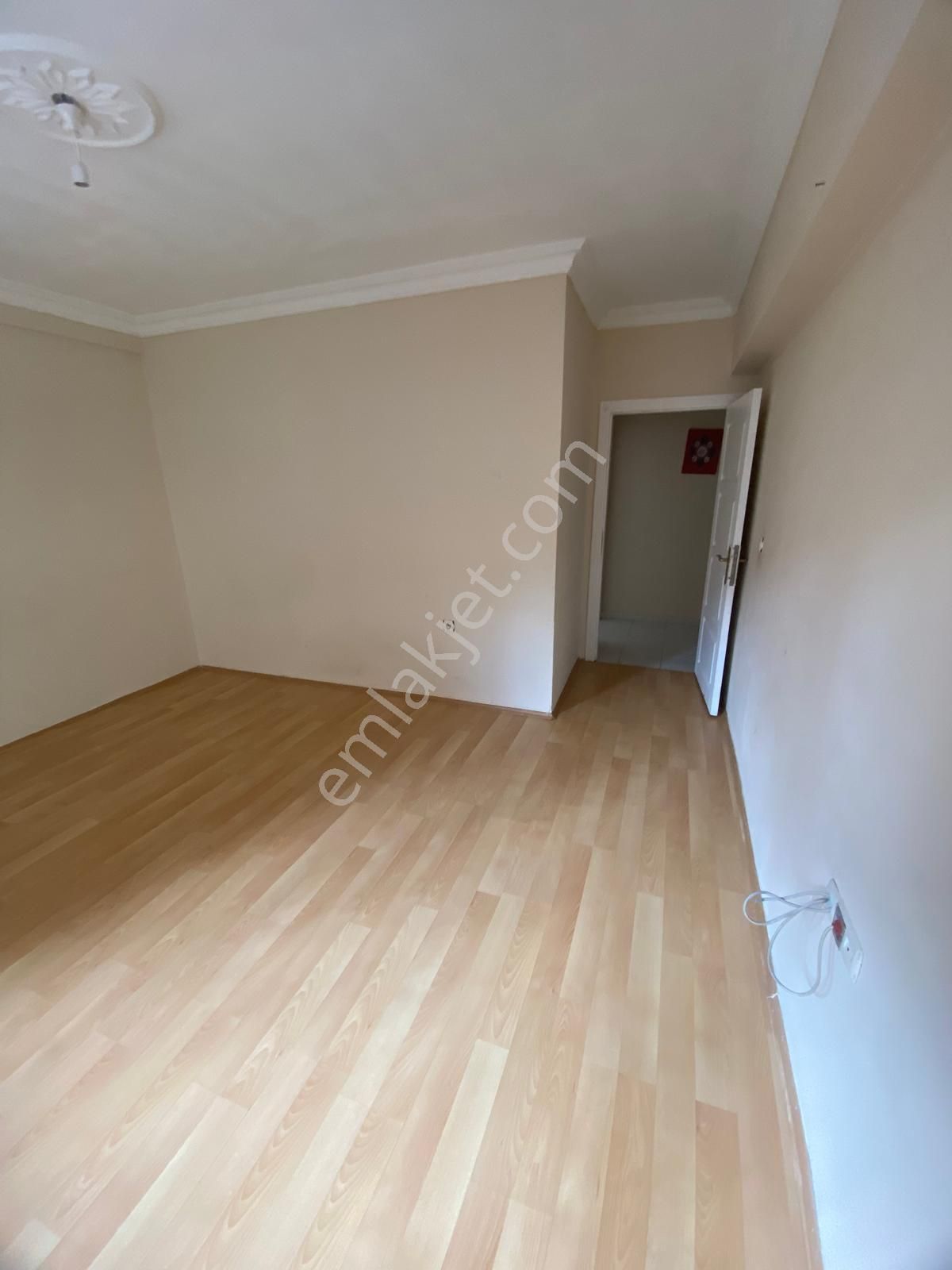 Alsancak Mahallesinde Ebeveyn Banyolu 3+1 Geniş Kullanışlı Bahçe Katı Satılık Daire - Görsel 18