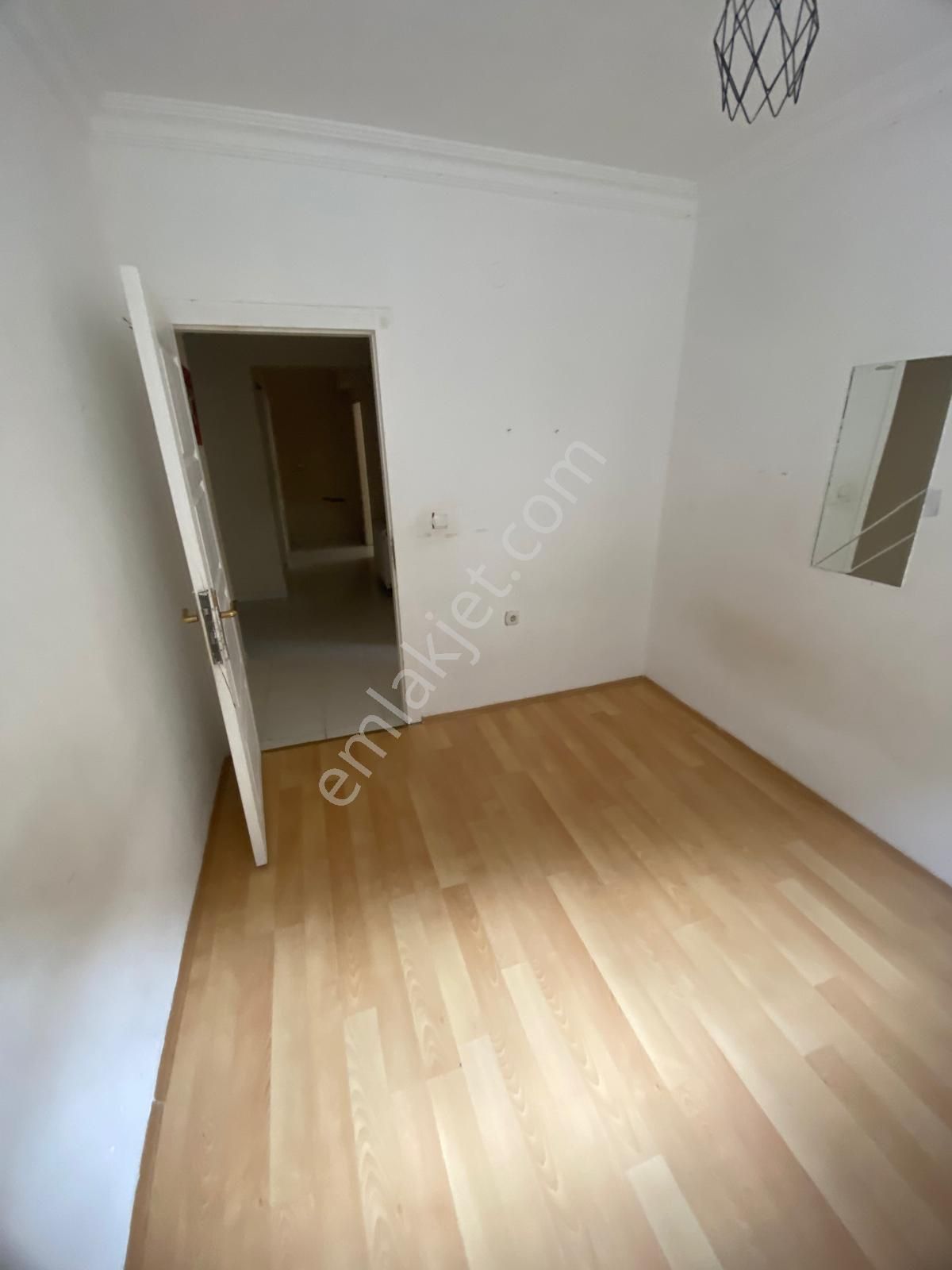 Alsancak Mahallesinde Ebeveyn Banyolu 3+1 Geniş Kullanışlı Bahçe Katı Satılık Daire - Görsel 5