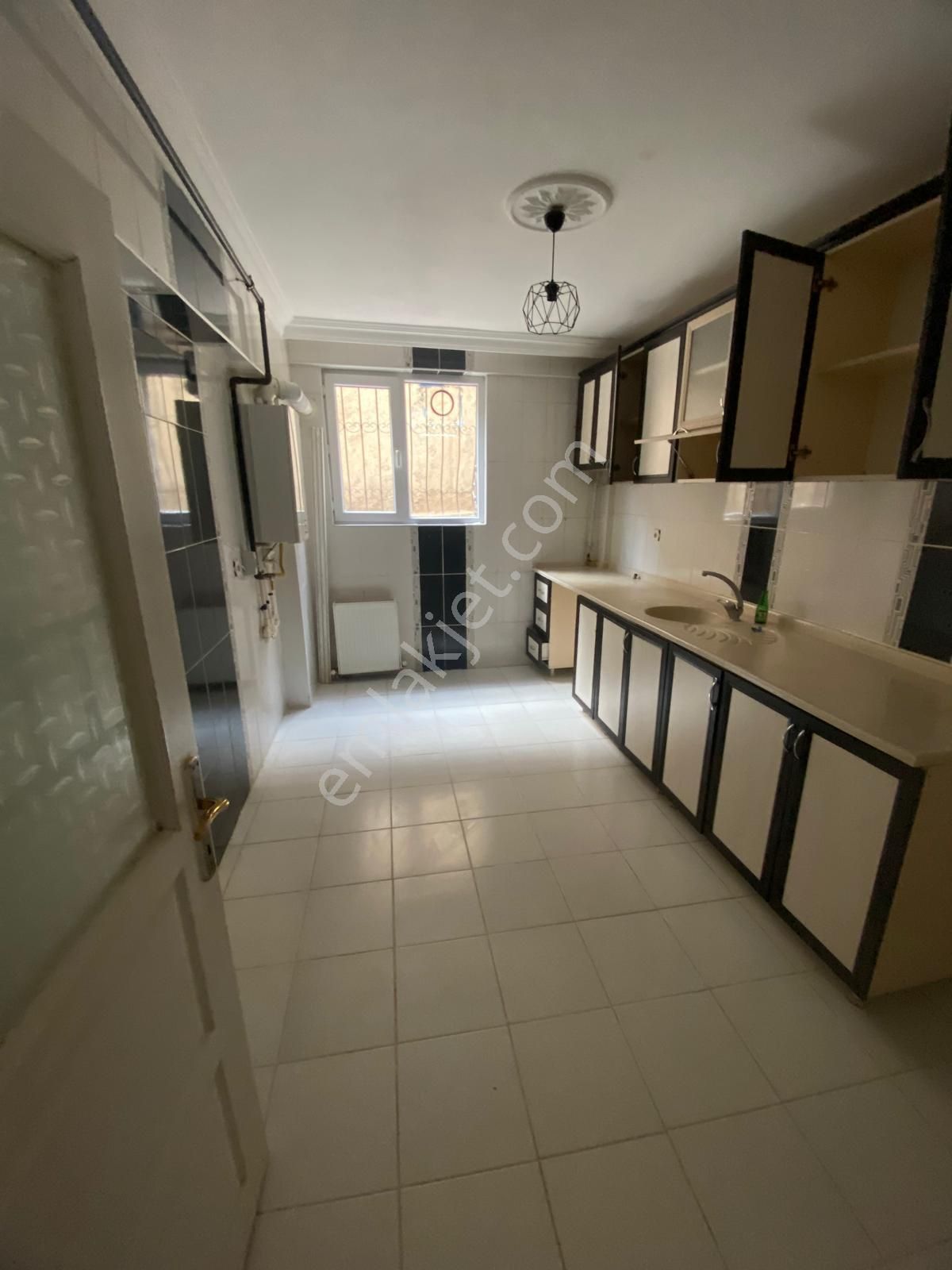 Alsancak Mahallesinde Ebeveyn Banyolu 3+1 Geniş Kullanışlı Bahçe Katı Satılık Daire - Görsel 14