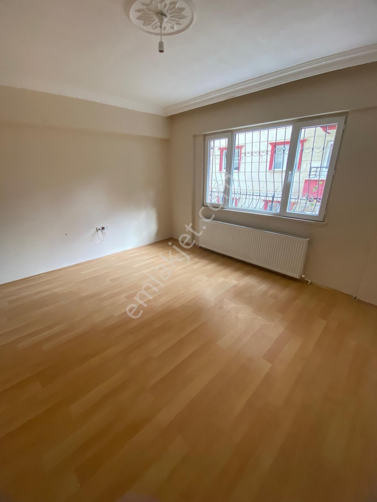 Alsancak Mahallesinde Ebeveyn Banyolu 3+1 Geniş Kullanışlı Bahçe Katı Satılık Daire - Görsel 11