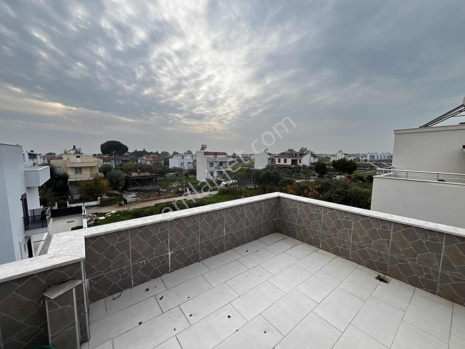 Borsem'den Salihleraltı'nda Denize 400m 5+1 Tripleks Villa - Görsel 2