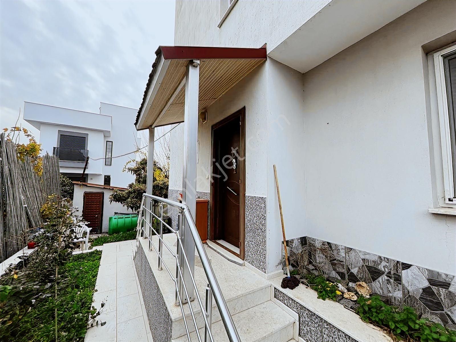 Borsem'den Salihleraltı'nda Denize 400m 5+1 Tripleks Villa - Görsel 3