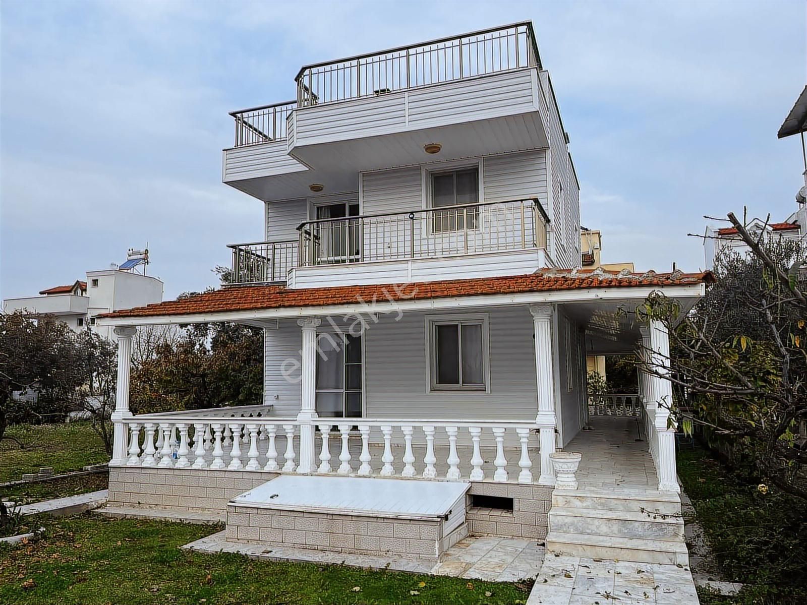 Borsem'den Salihleraltı'nda Denize 350m Satılık Müstakil Villa