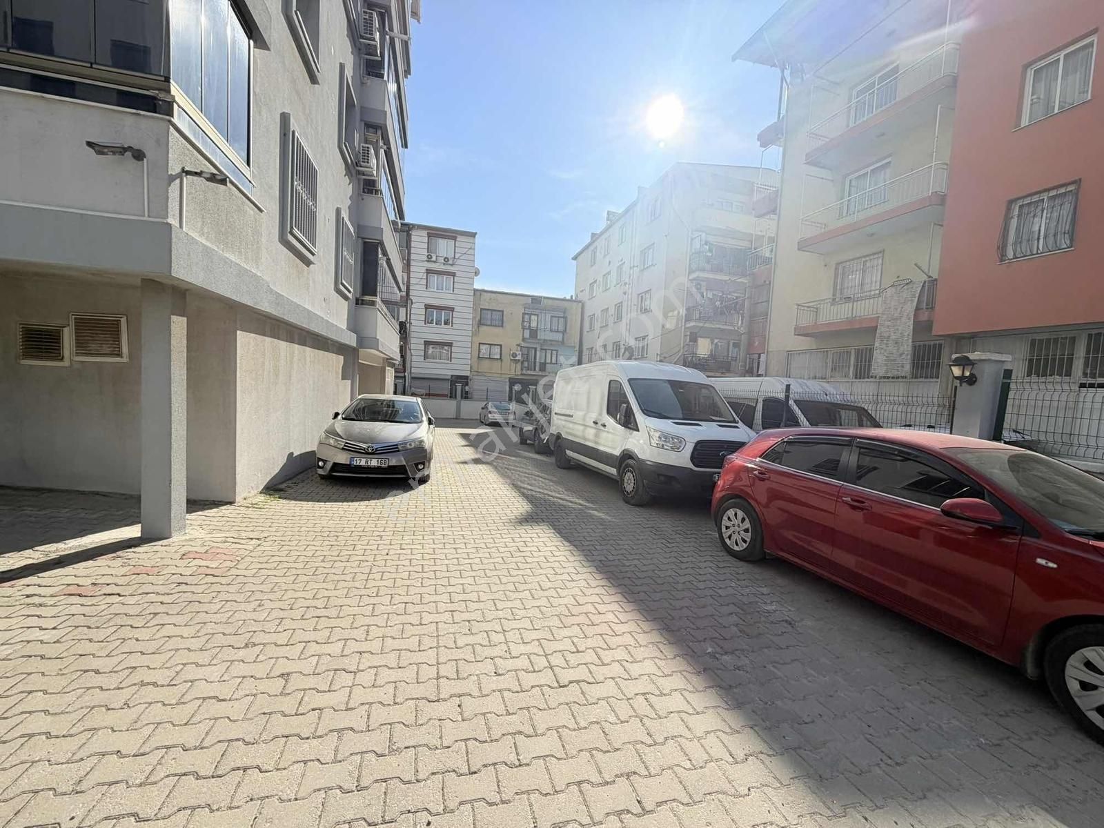 Site İçi 8 Yıllık Asansörlü Otoparklı 2+1 110 M2 Arakat Daire - Görsel 4