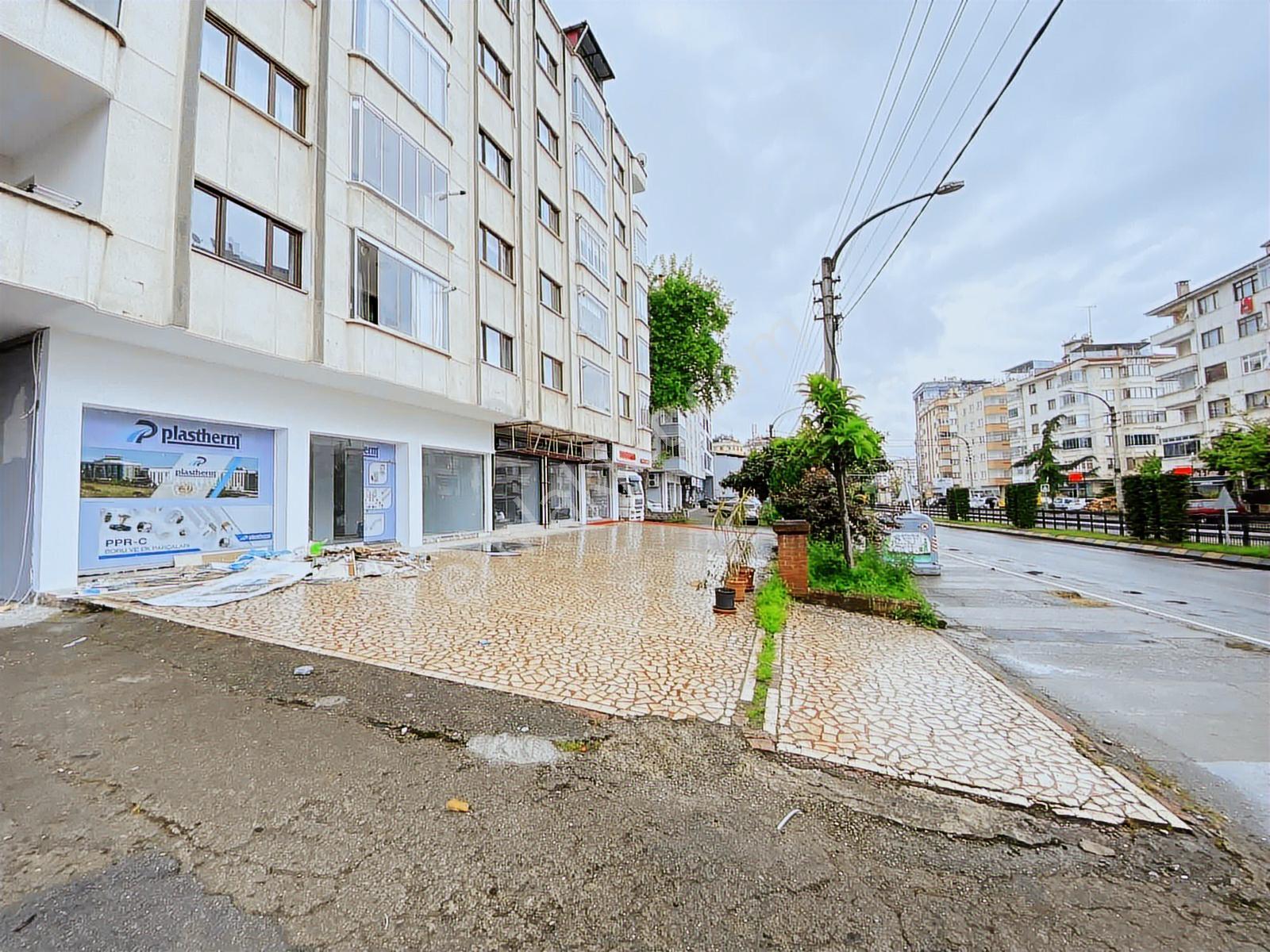 Trabzonda Cadde Üstü Fırsat Dükkan - Görsel 11