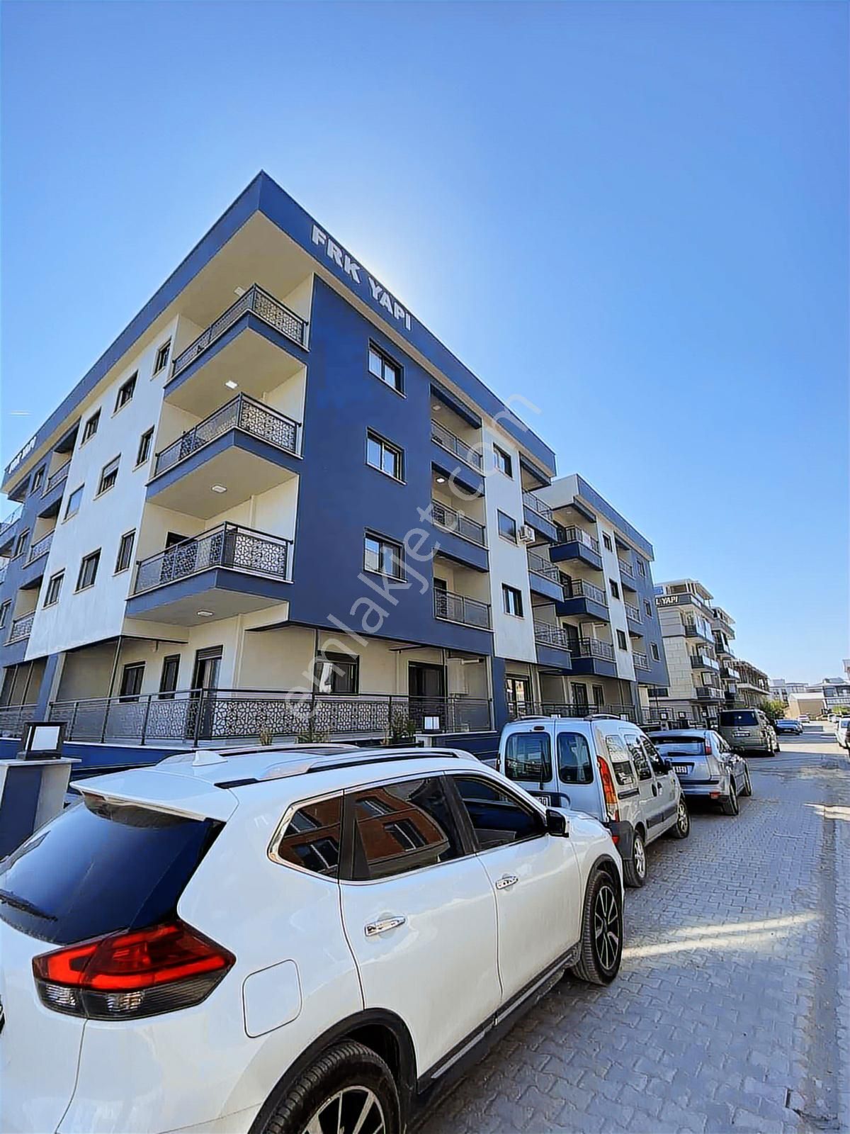 Seyrek'te Yeni Binada Kombili Eşyalı Kiralık 1+1