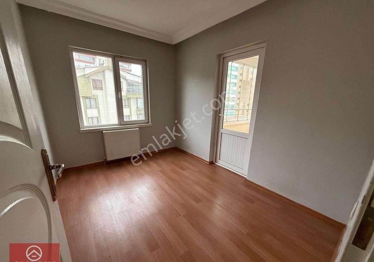 Kiralık Daire Site İçerisinde Orta Kat Ön Cephe Geniş Mutfak Teras Balkon Çift Banyolu Güney Cephe - Görsel 3