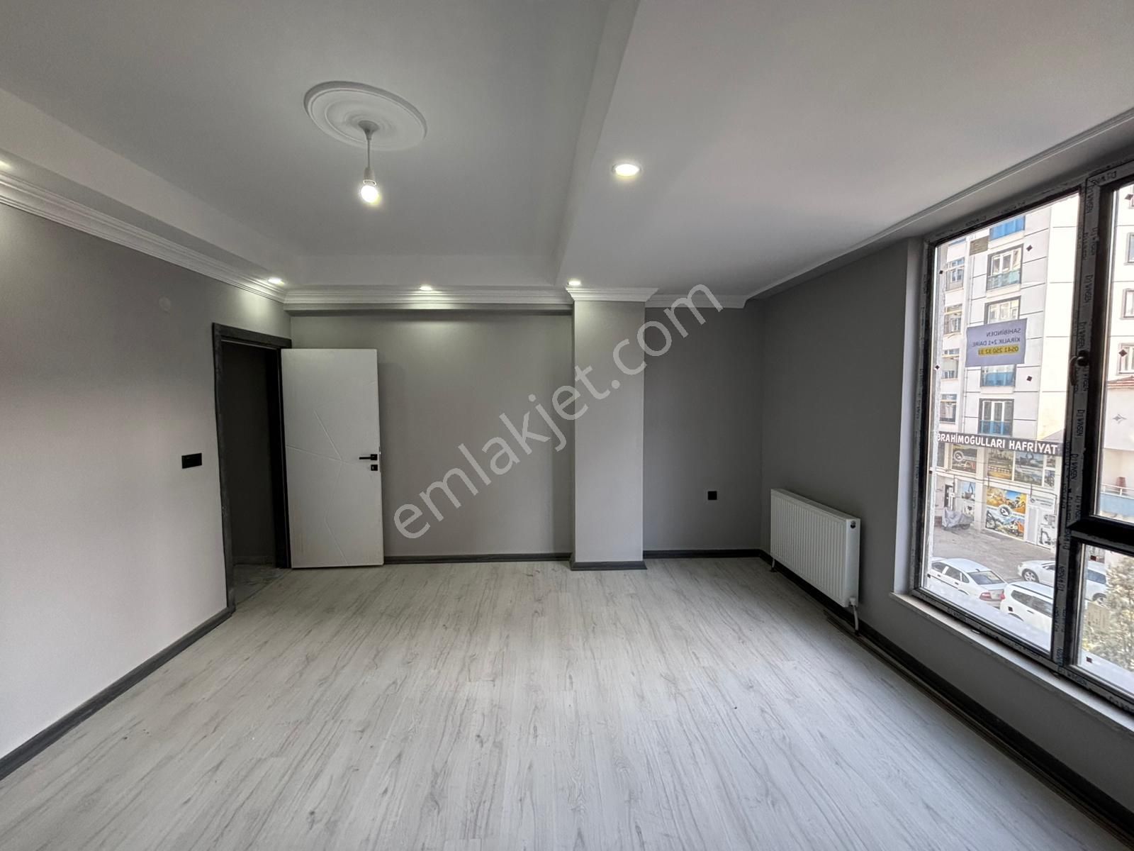 **eryıldız İnşaat'tan**acil Cadde Üstünde İskanlı Sıfır Lüks 2+1 - Görsel 2