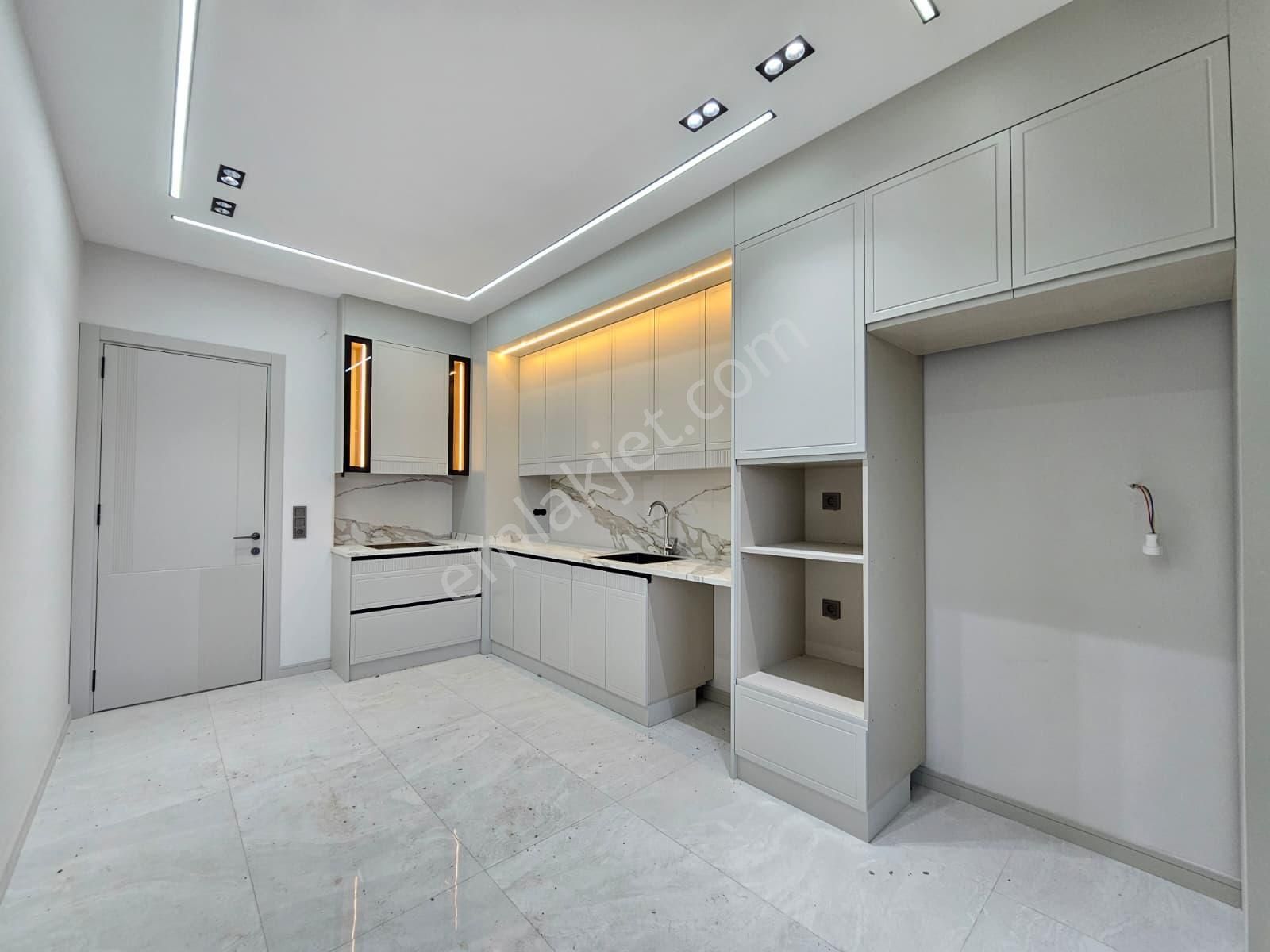 Denizli Şemikler Mahallesinde Cadde Üstünde Lüks Panjurlu Satılık Daireler