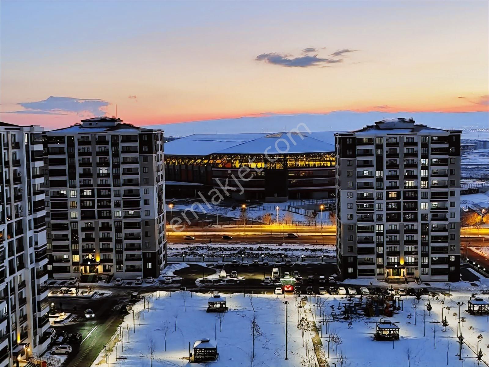 New Life'den Stadyum Manzaralı Kiralık 2+1 Geniş Daire