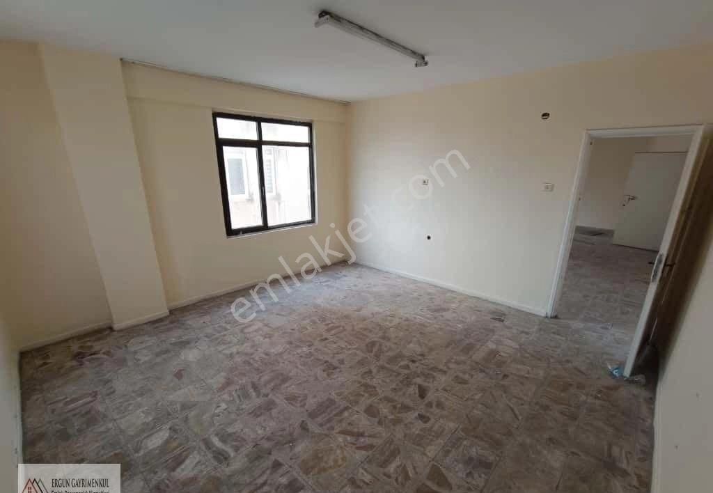 Ergünden İstiklal Cadde Üzeri Merkezi Konumda Satılık Ofisler - Görsel 9