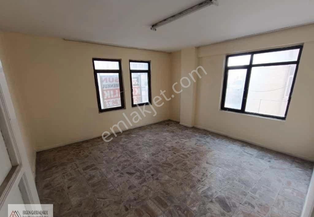 Ergünden İstiklal Cadde Üzeri Merkezi Konumda Satılık Ofisler - Görsel 13