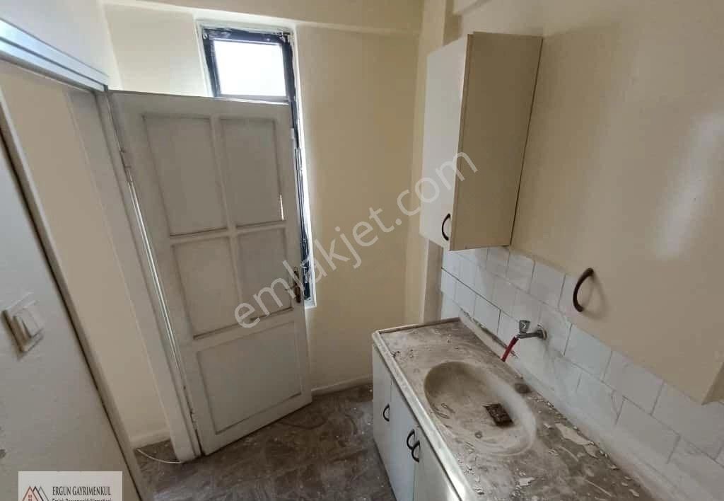 Ergünden İstiklal Cadde Üzeri Merkezi Konumda Satılık Ofisler