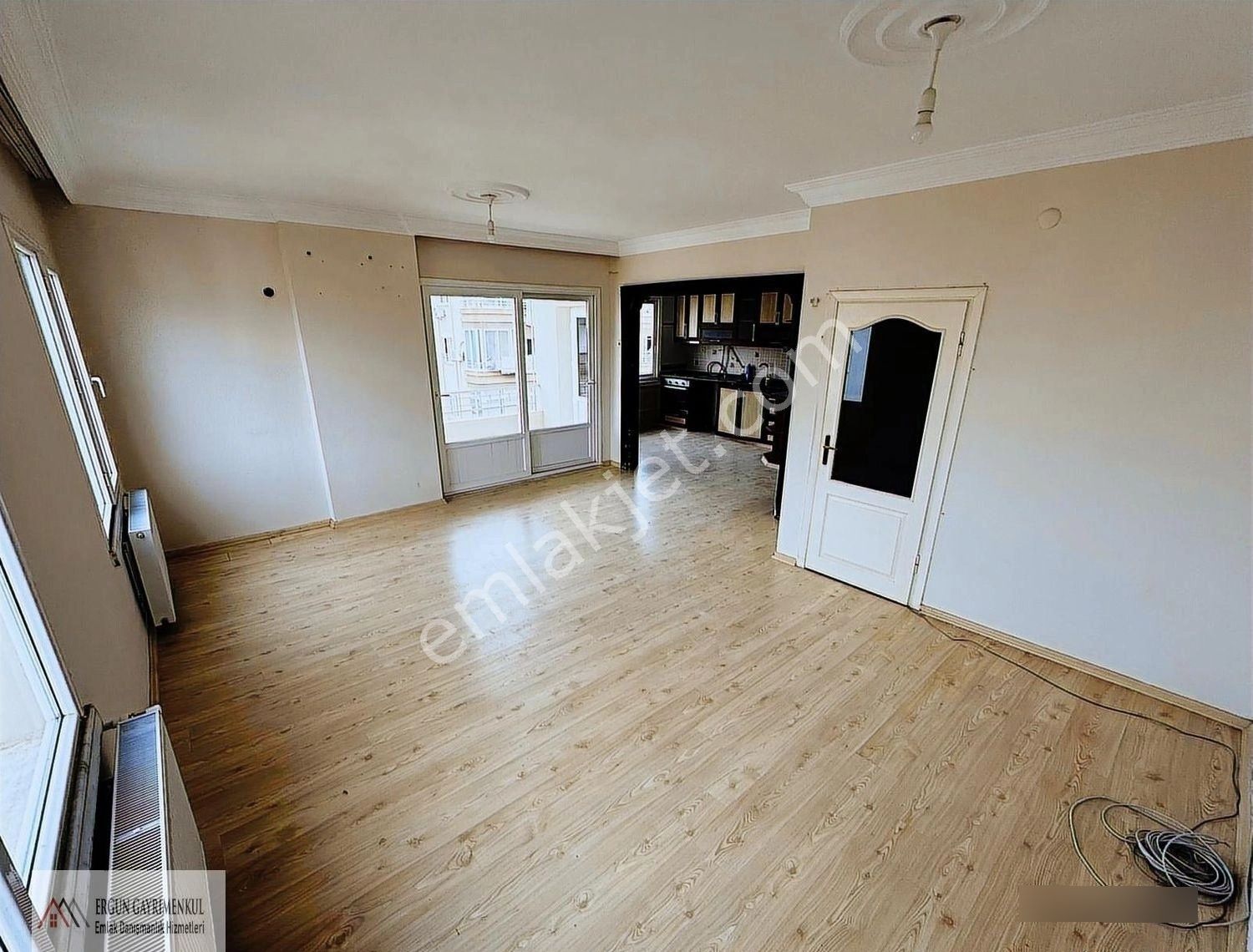 Ergünden Merkezi Konumda, Ankastreli Ve Doğalgazlı 3+1 Daire - Görsel 33