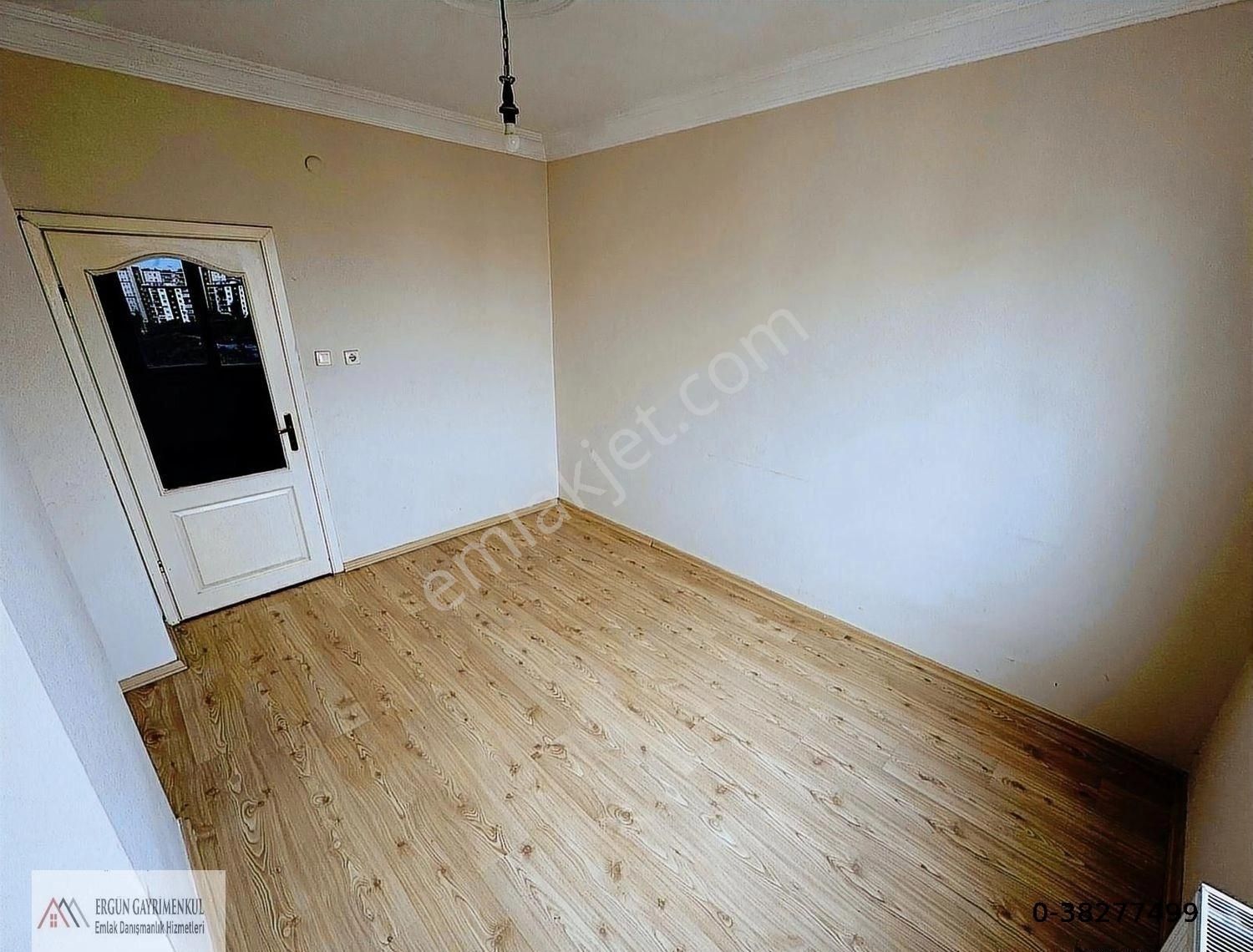 Ergünden Merkezi Konumda, Ankastreli Ve Doğalgazlı 3+1 Daire - Görsel 2