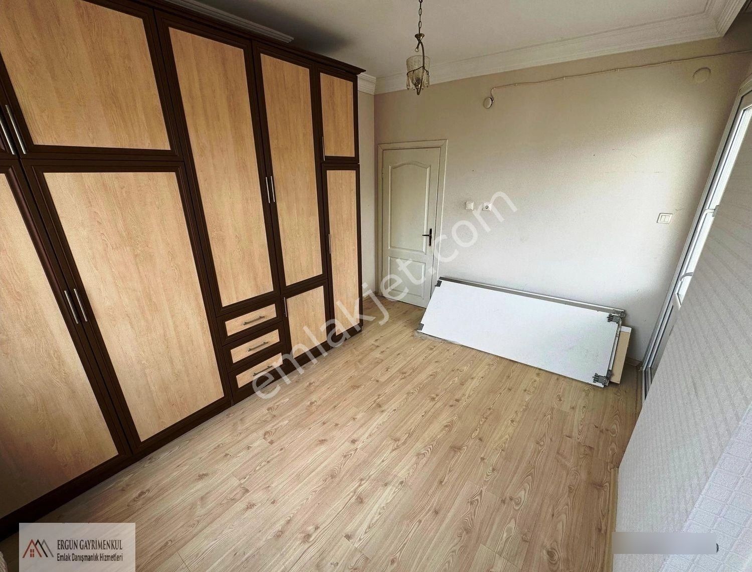Ergünden Merkezi Konumda, Ankastreli Ve Doğalgazlı 3+1 Daire - Görsel 14