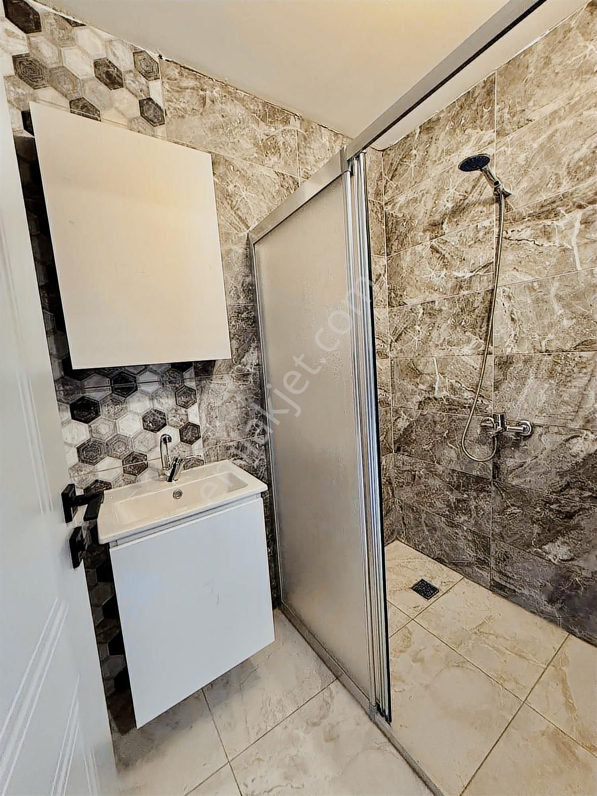 Saltak'ta Sıfır 2 Tane 1+1 Eşyalı Apart - Görsel 13