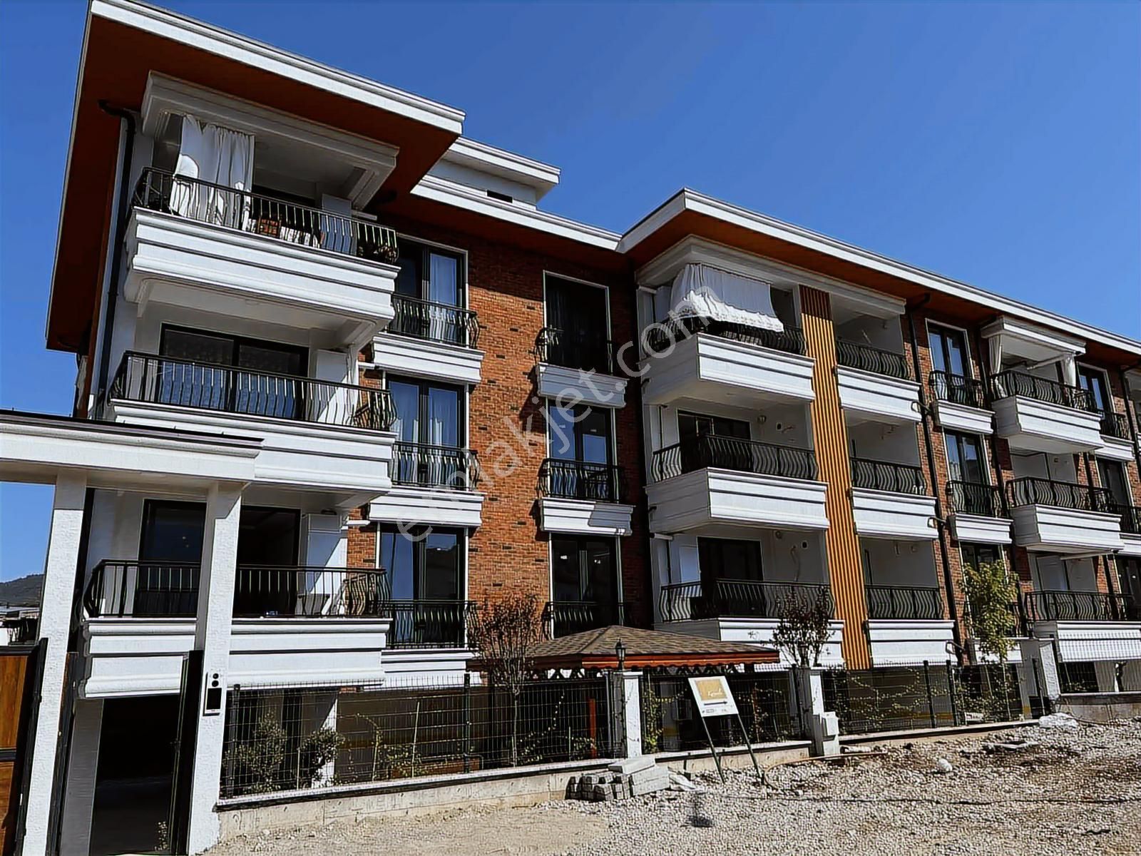 Gemlik Kurşunlu'da 2+1 Havuz Ve Deniz Manzaralı Lüks Daire - Görsel 15