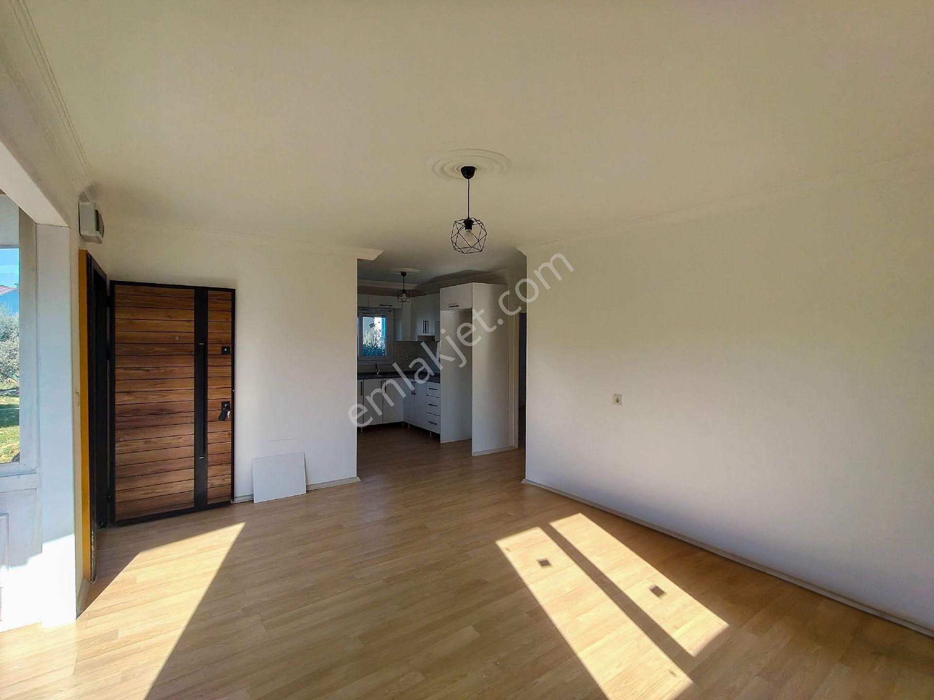 Uygun Fiyata Müstakil Yaşam Fırsatı | Ev+arsa+elektrik+su - Görsel 13