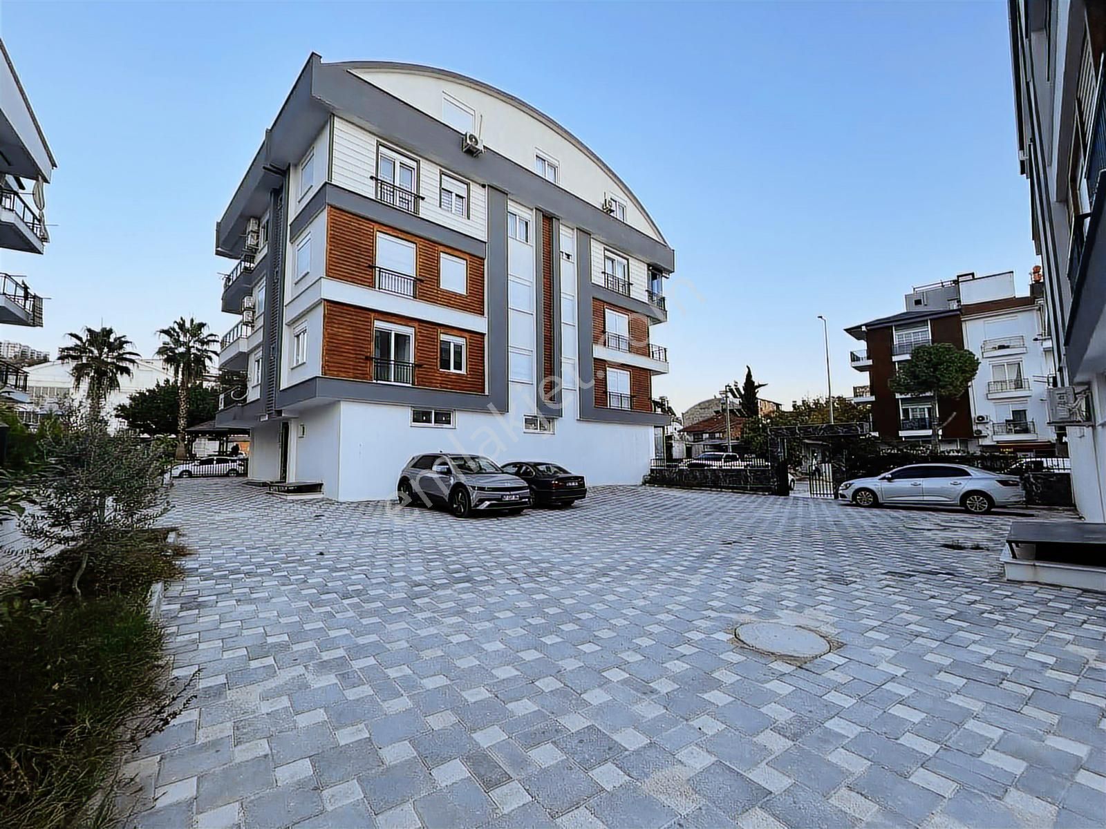 Yasemin Taksi Yakını Katta 2+1 Sıfır Ayrı Mutfak Ayrı Wc - Görsel 24