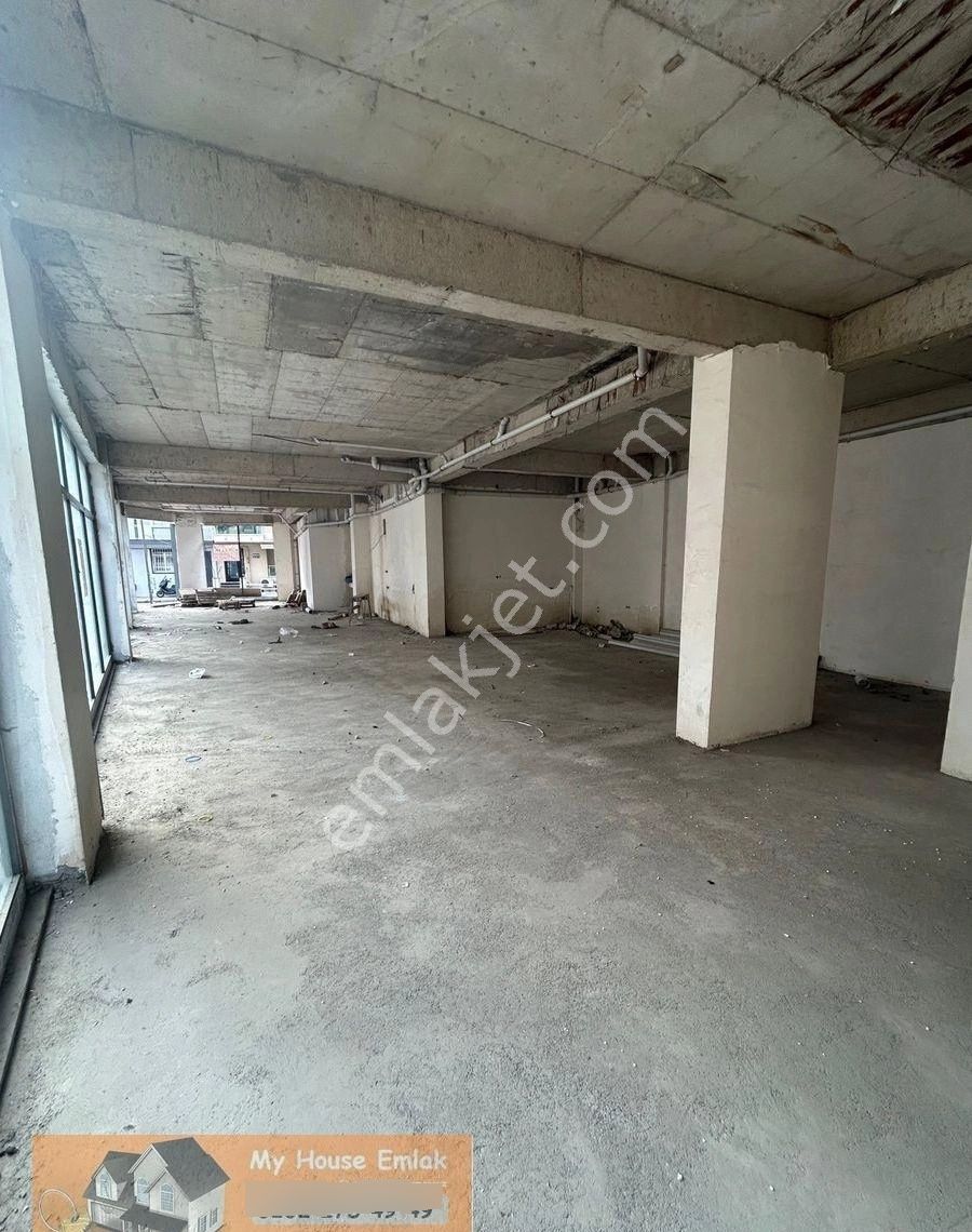 İzmir Buca Yaylacıkta Kiralık Köşe Dükkan