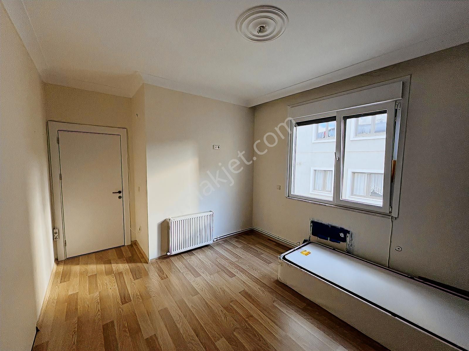 Utkudan Suadiyede Minibüs Cad. Yakın Kombili Satılık 2+1 Daire - Görsel 23