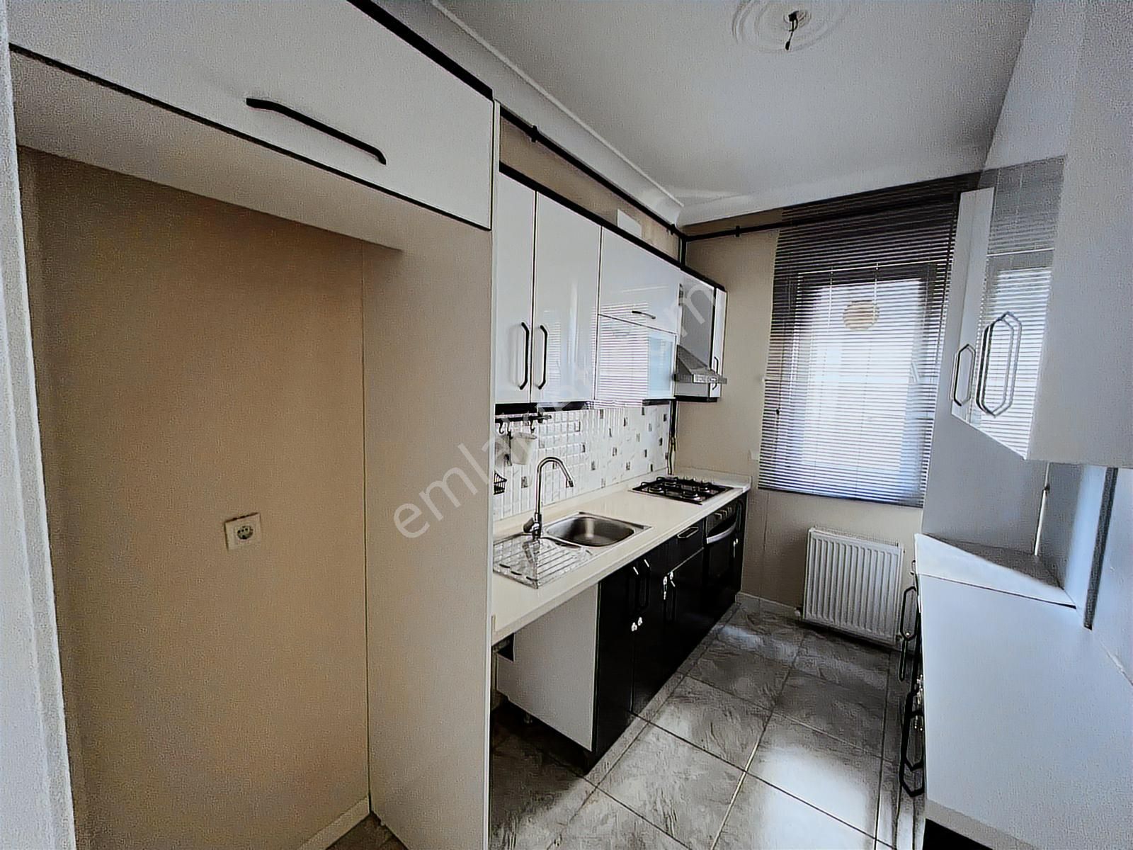 Utkudan Suadiyede Minibüs Cad. Yakın Kombili Satılık 2+1 Daire - Görsel 9