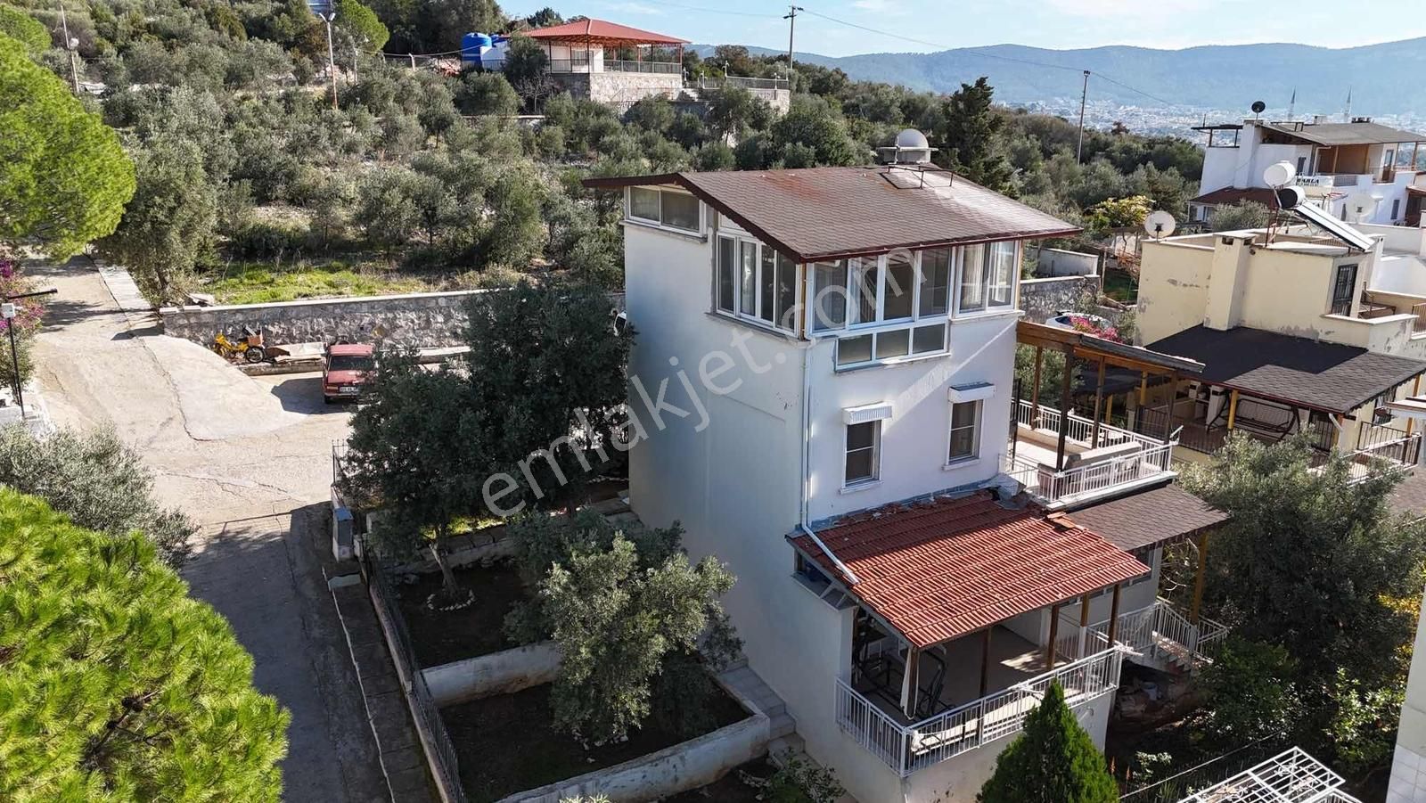 Denize Yürüme Mesafesinde Tam Müstakil Villa