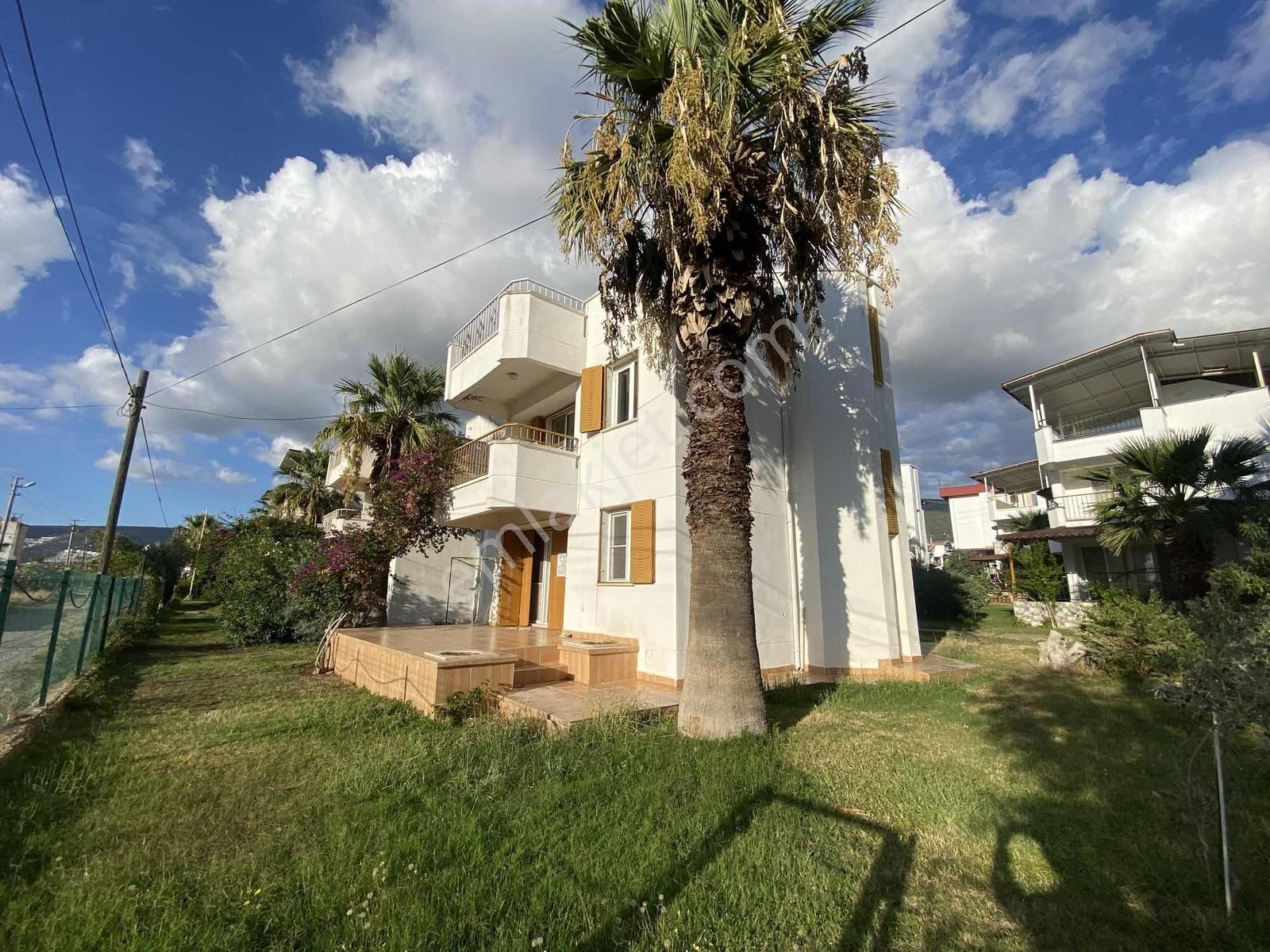 Denize 500m Mesafede 3+1 Tam Müstakil Villa