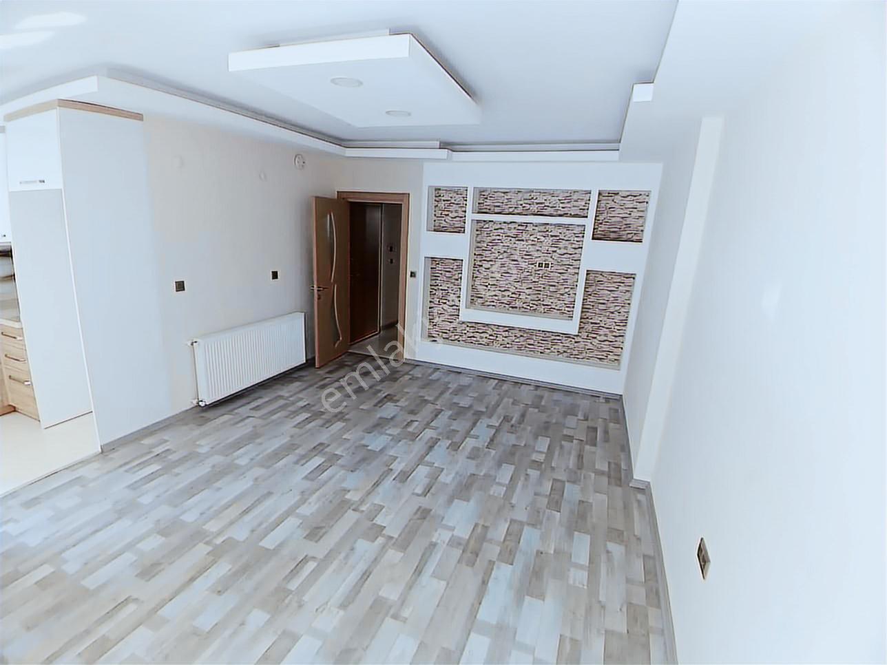 Edremit Merkezde Bahçe Kullanımlı Giriş Kat 2+1 Ön Cephe Daire - Görsel 3