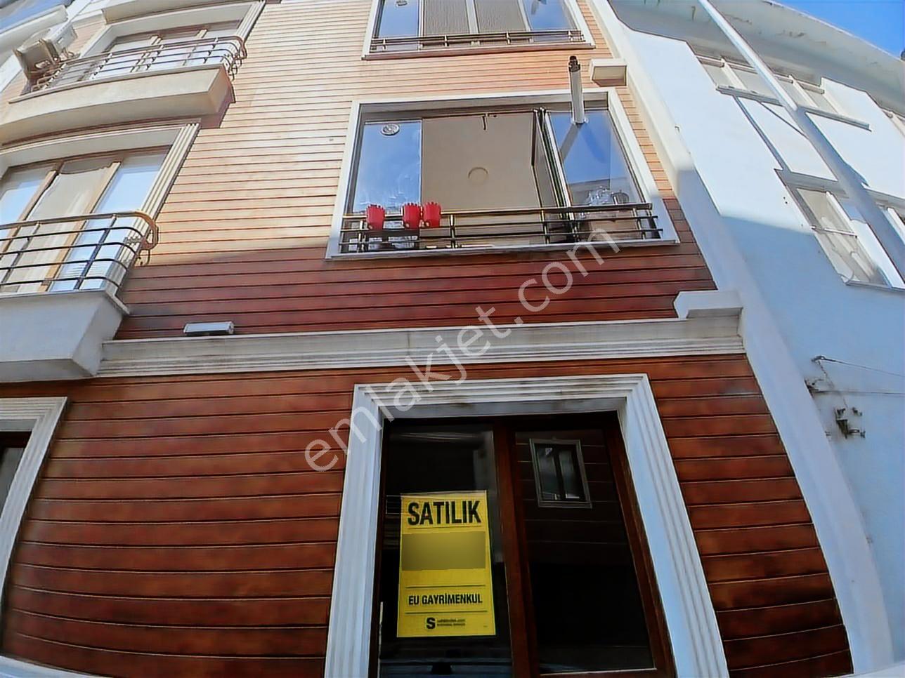 Edremit Merkezde Bahçe Kullanımlı Giriş Kat 2+1 Ön Cephe Daire
