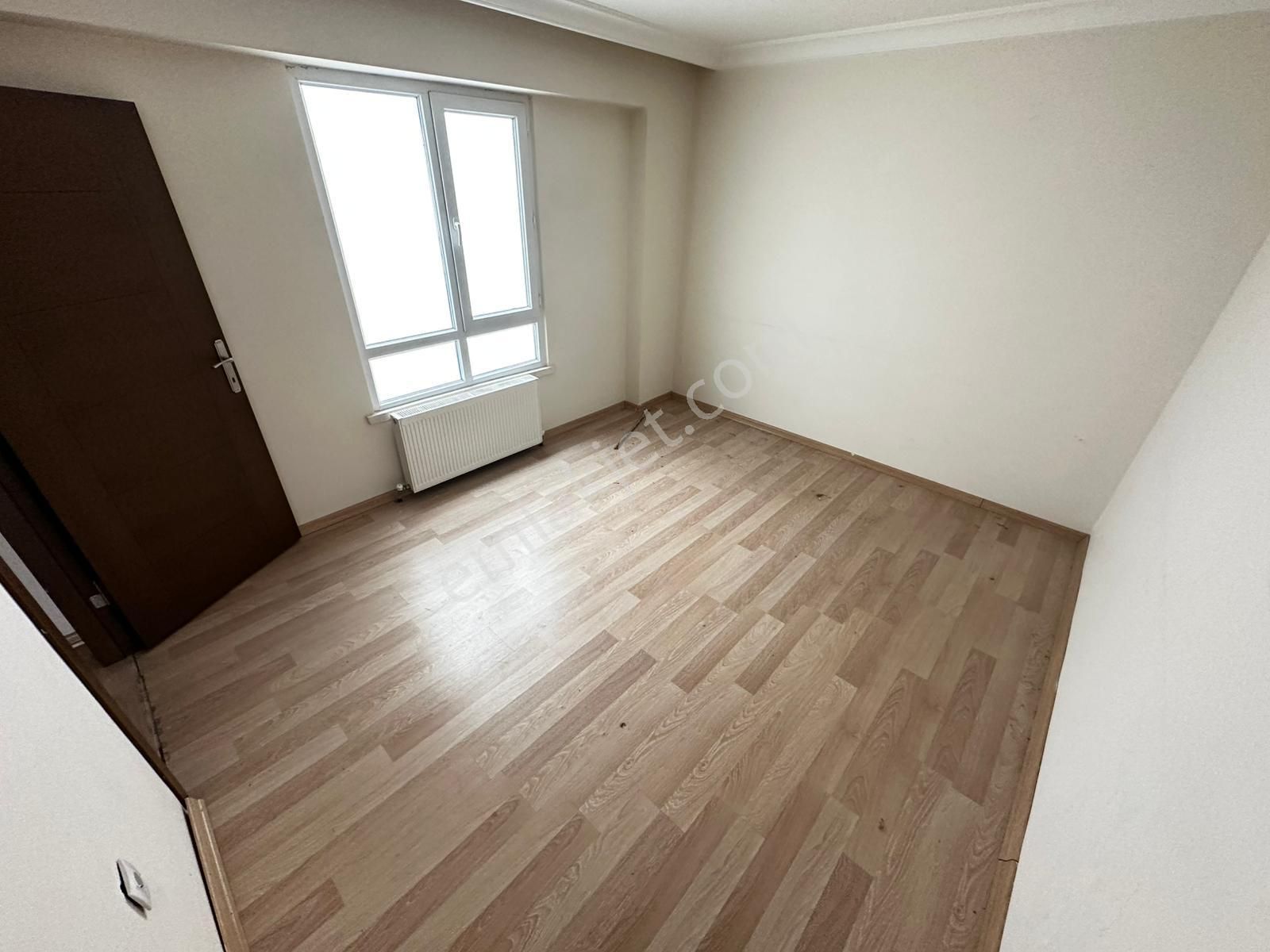 Esertepe'de Cadde Yakını Ara Katta Asansörlü Ebeveyn Banyolu 4+1 Fırsat Daire - Görsel 7